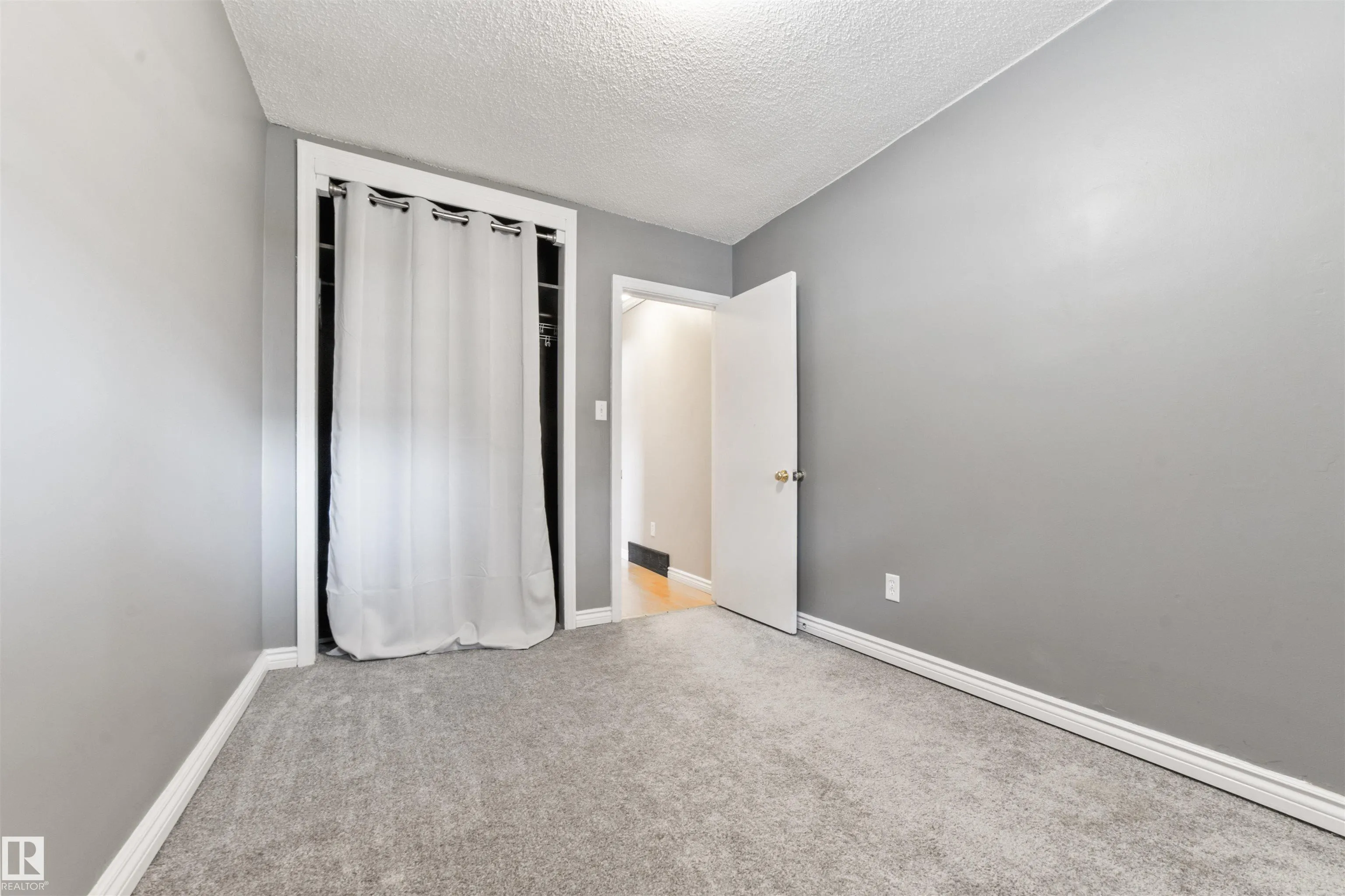 11819 45 ST