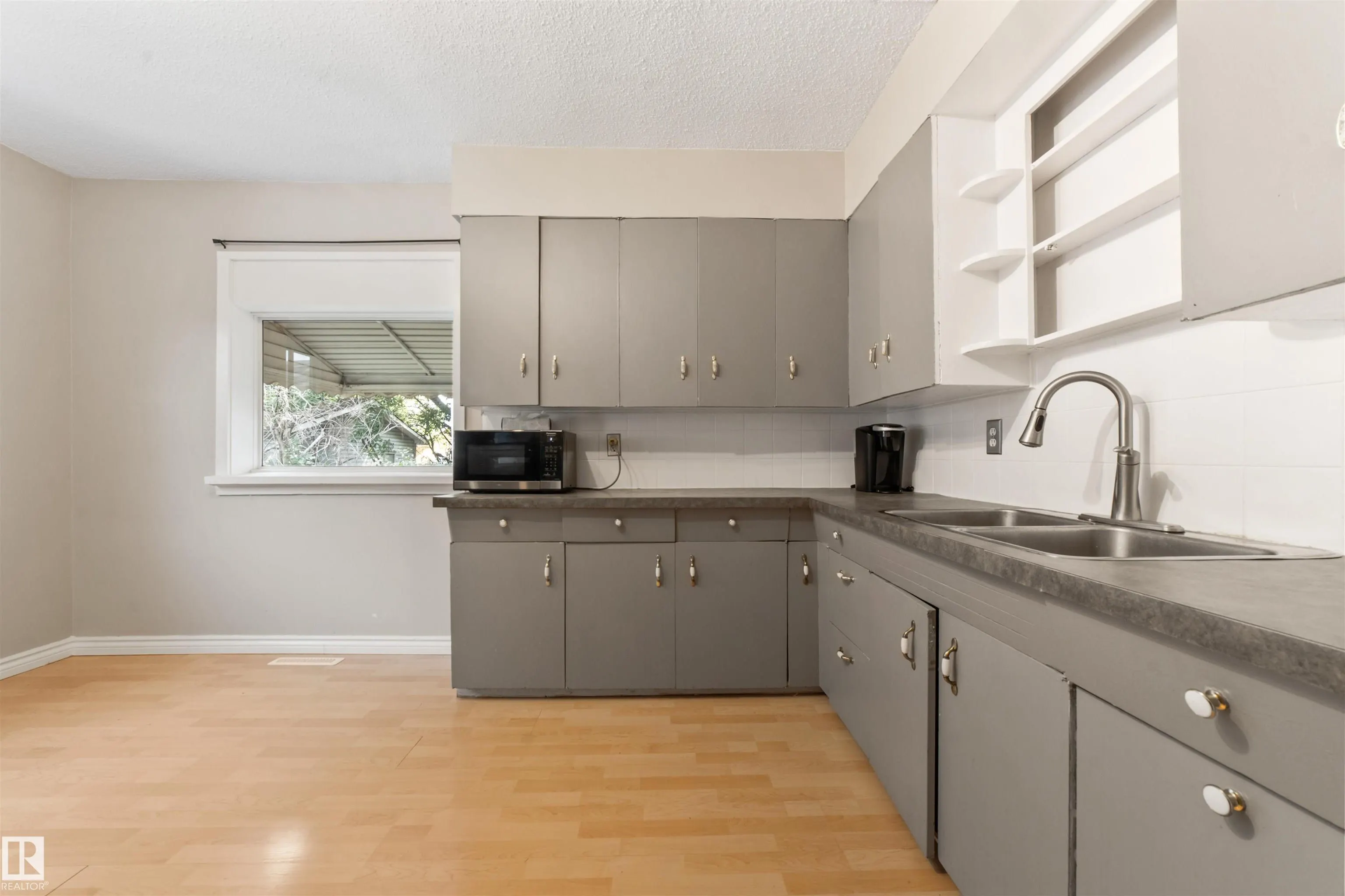 11819 45 ST