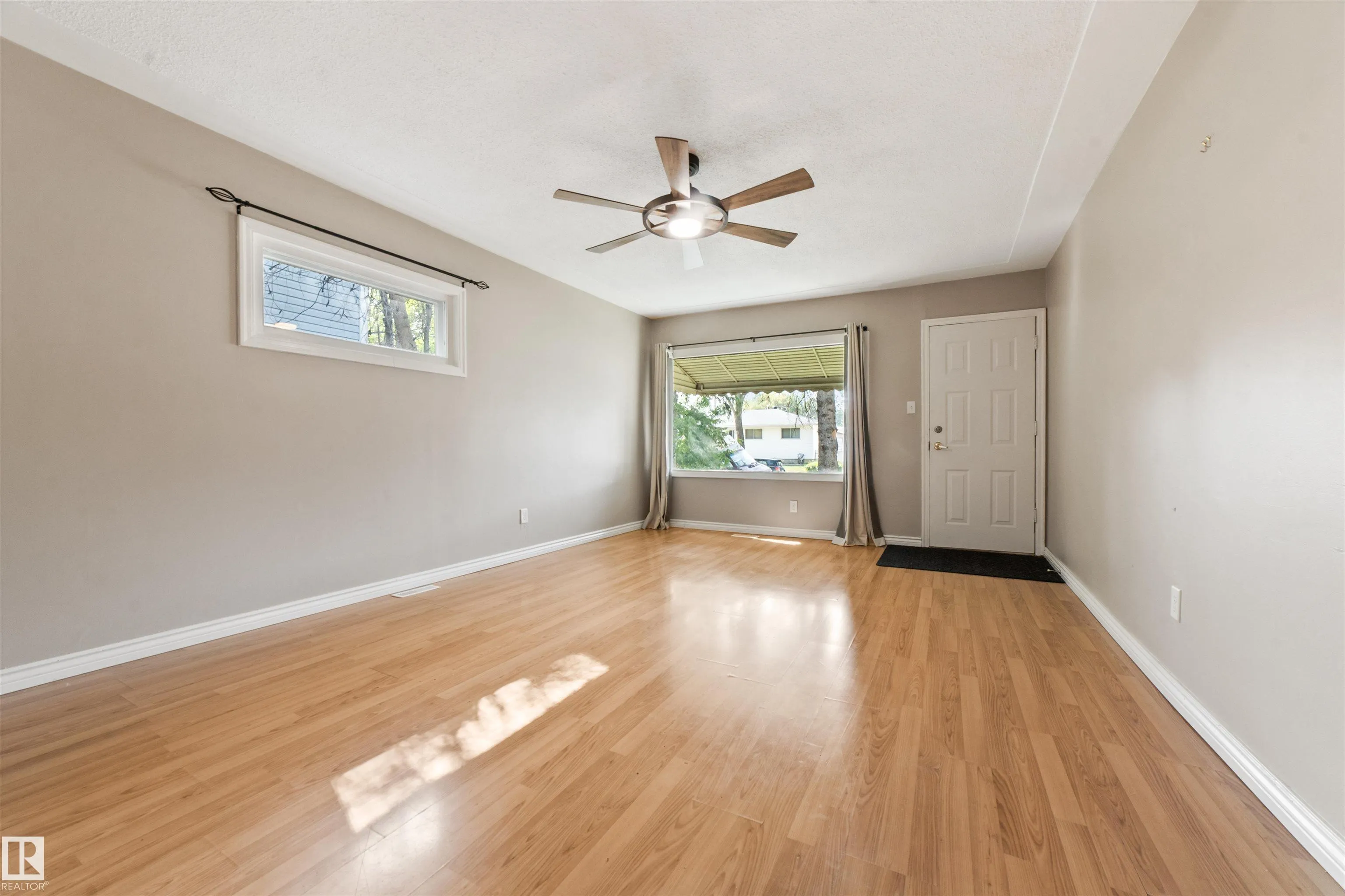 11819 45 ST
