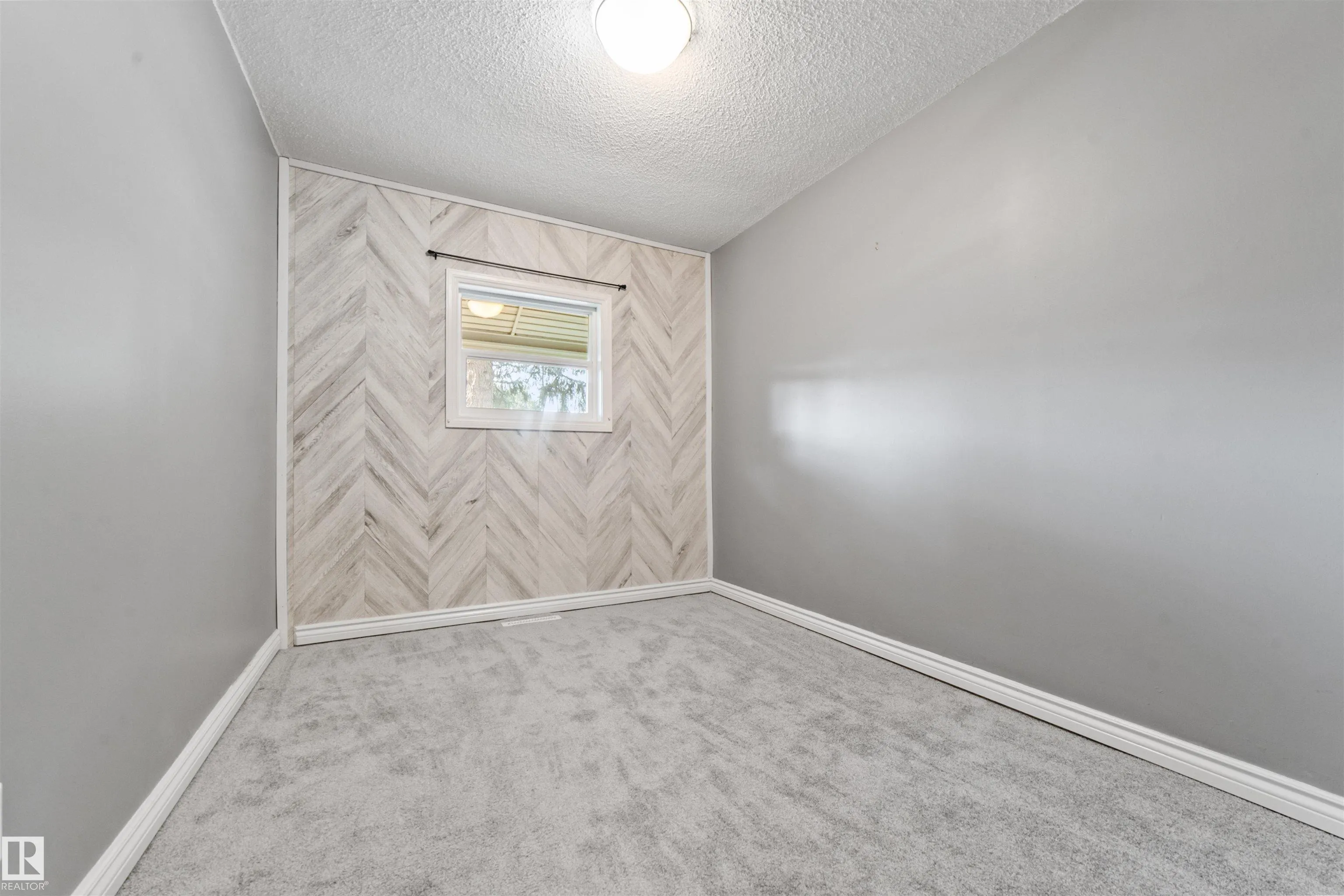 11819 45 ST