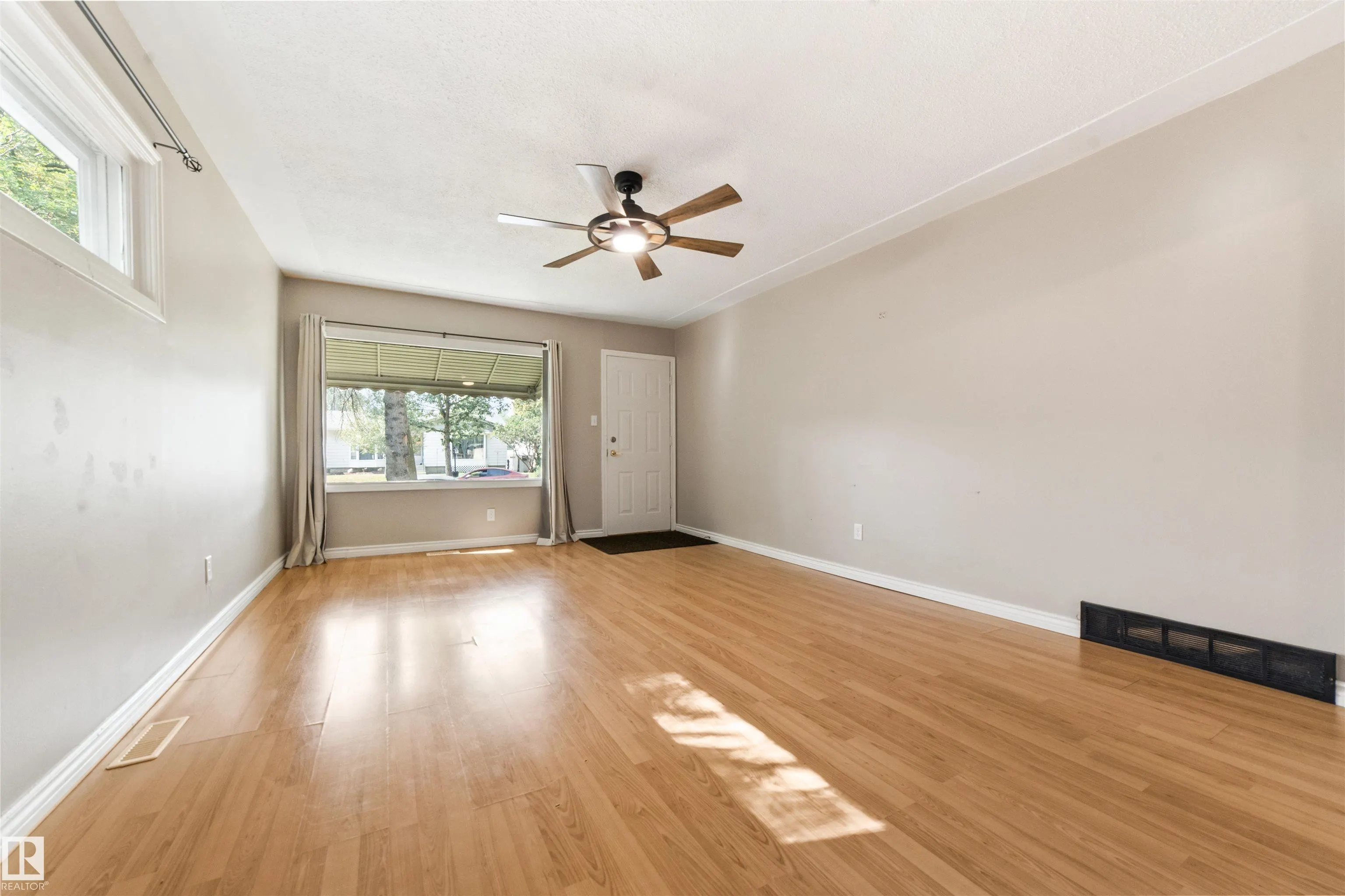 11819 45 ST