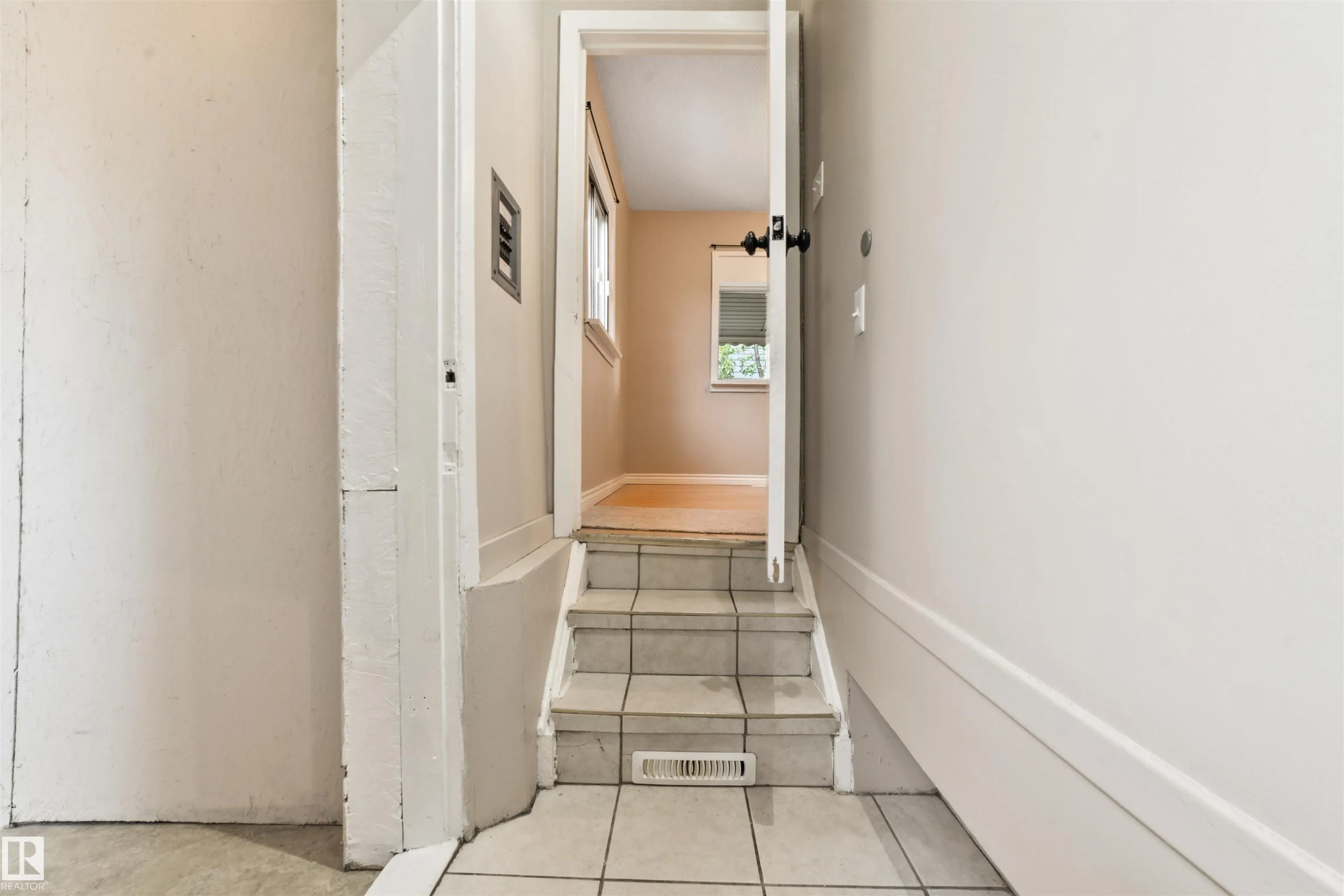 11819 45 ST