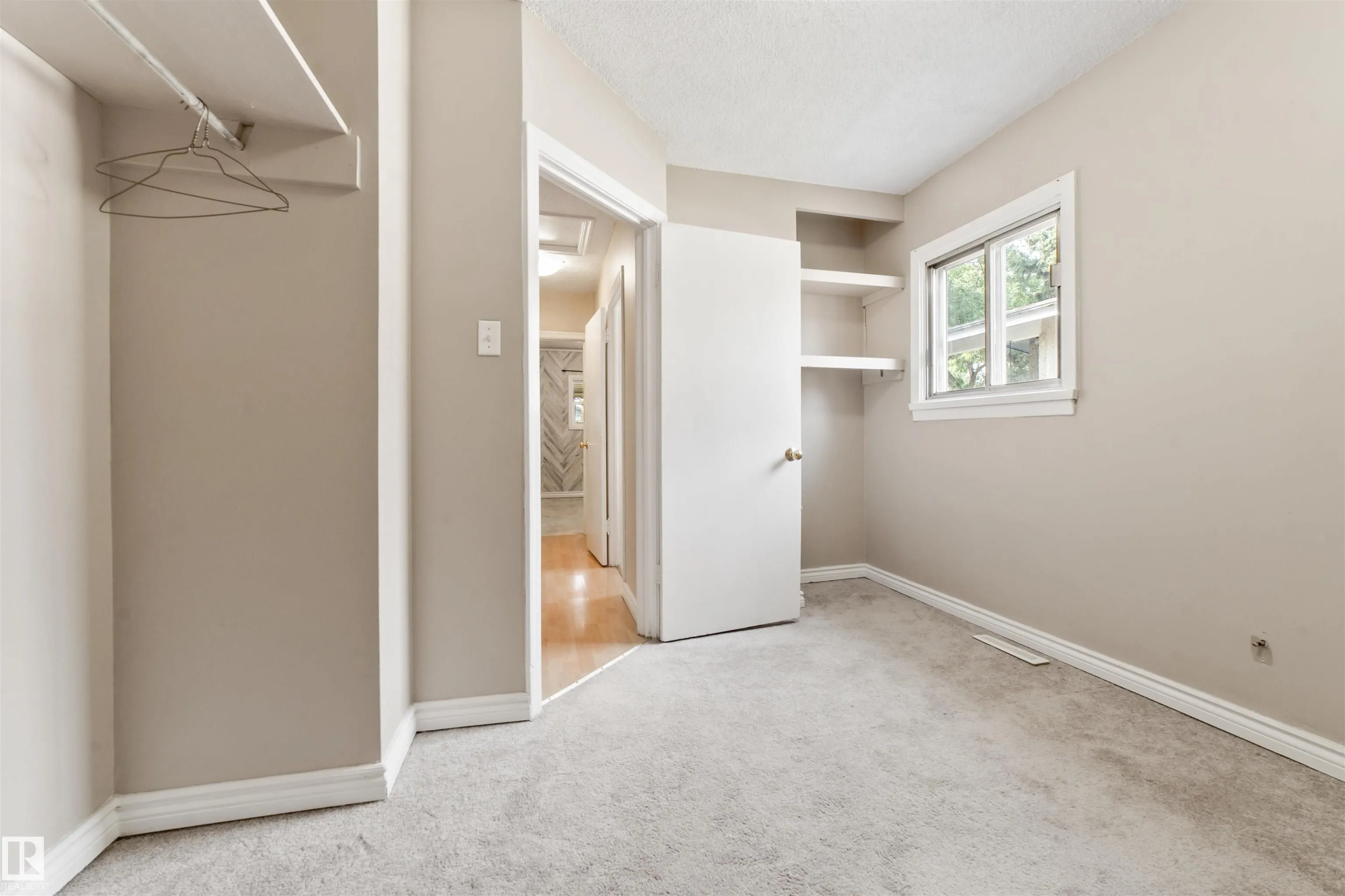 11819 45 ST