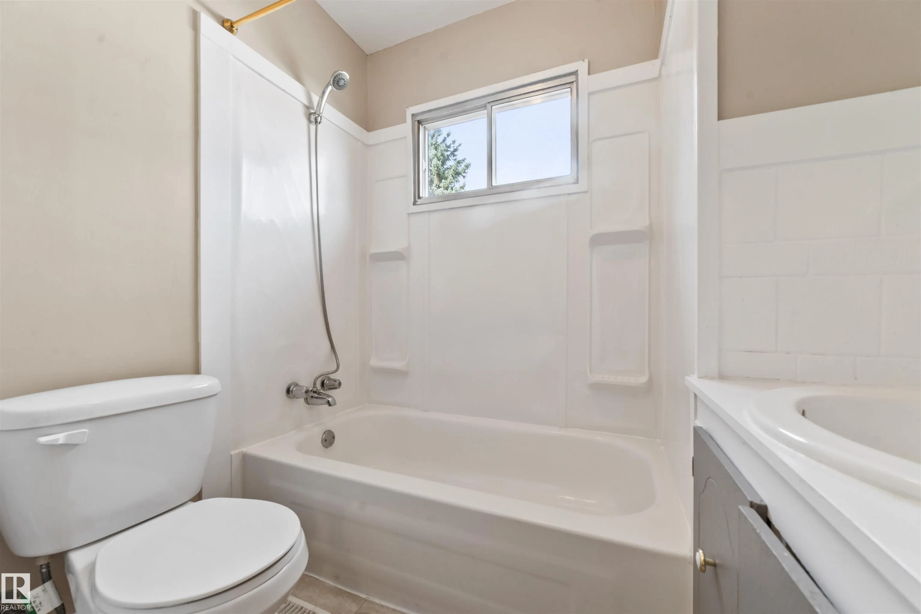 11819 45 ST