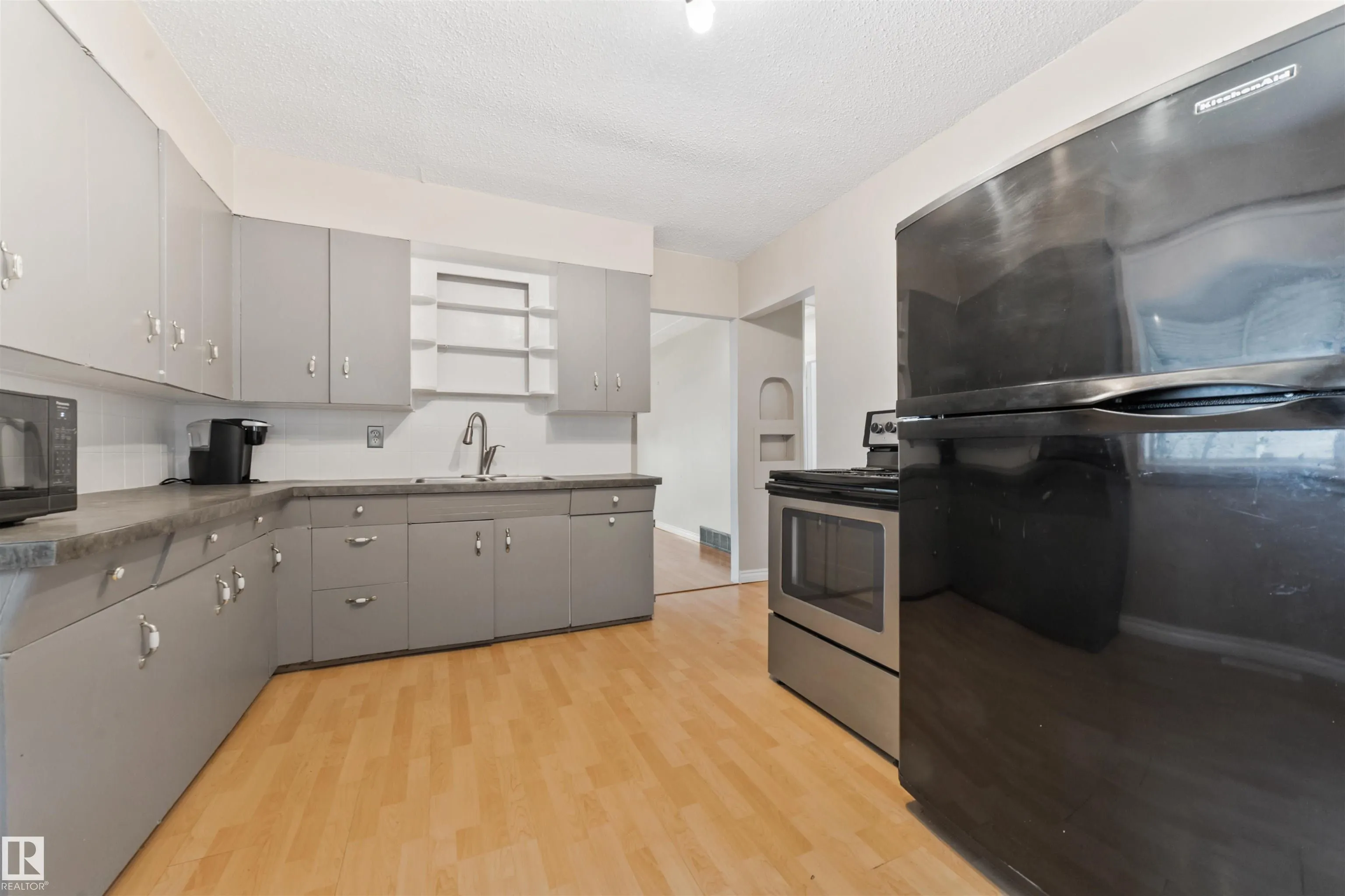 11819 45 ST
