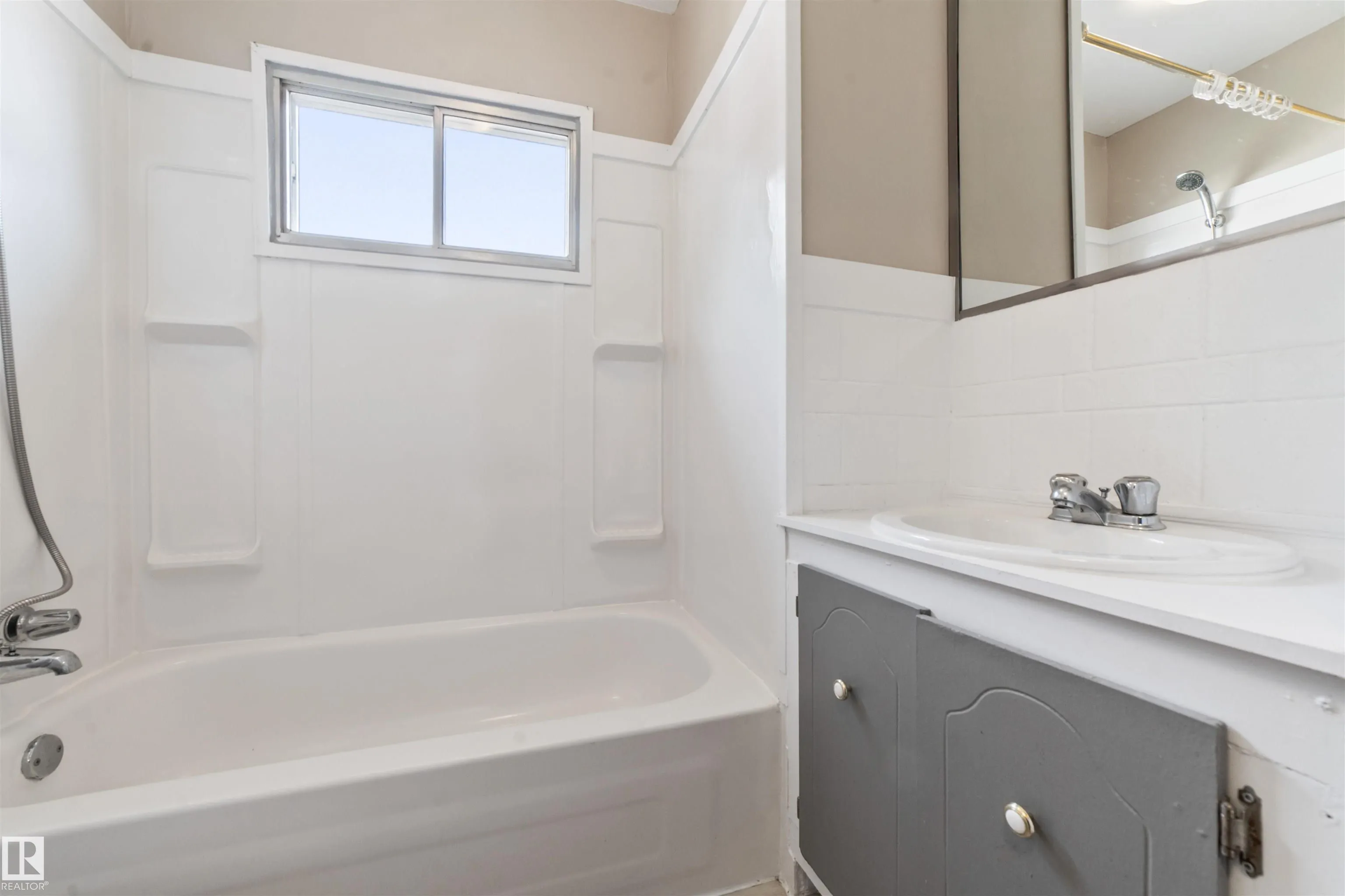 11819 45 ST