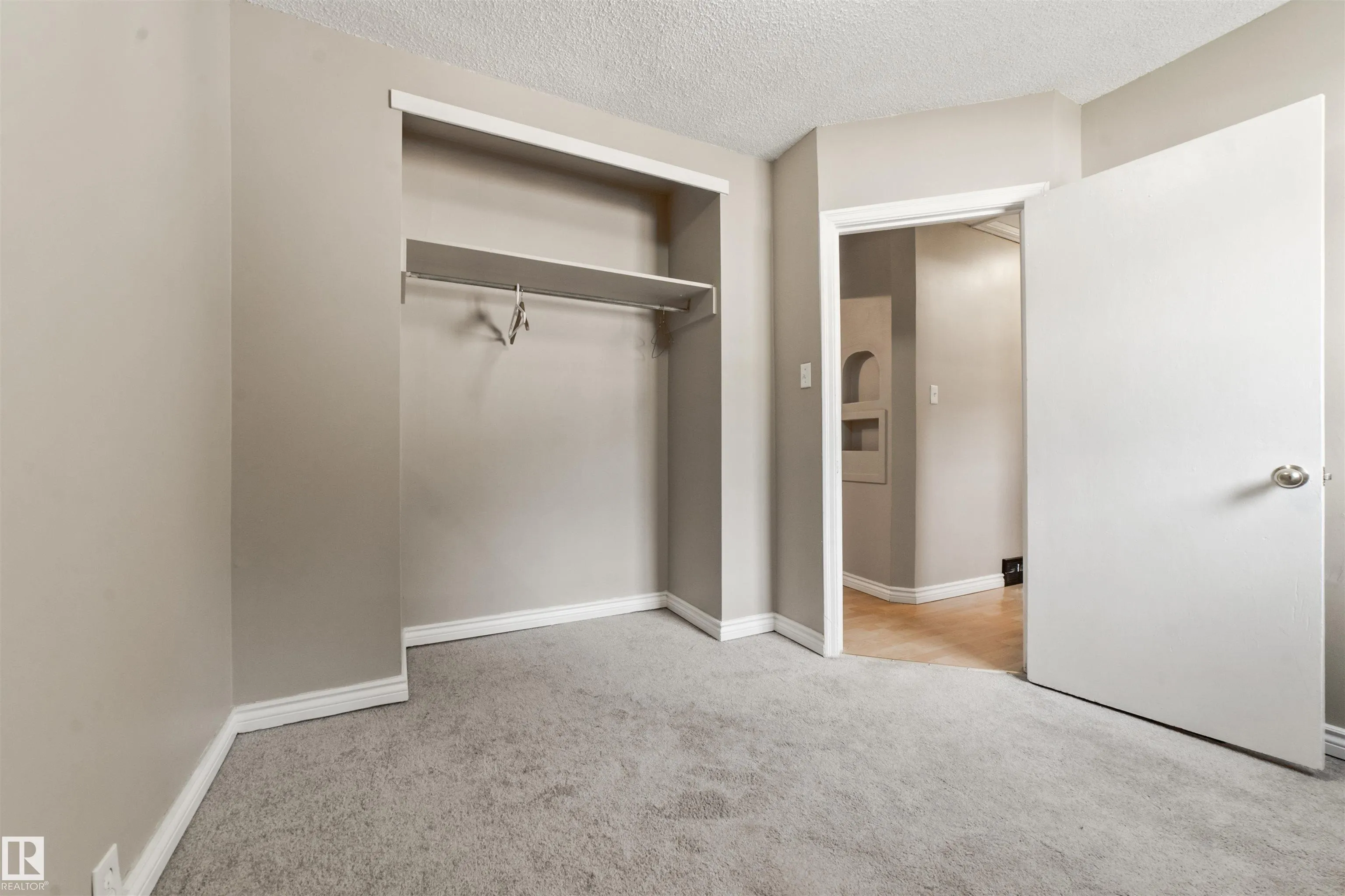 11819 45 ST