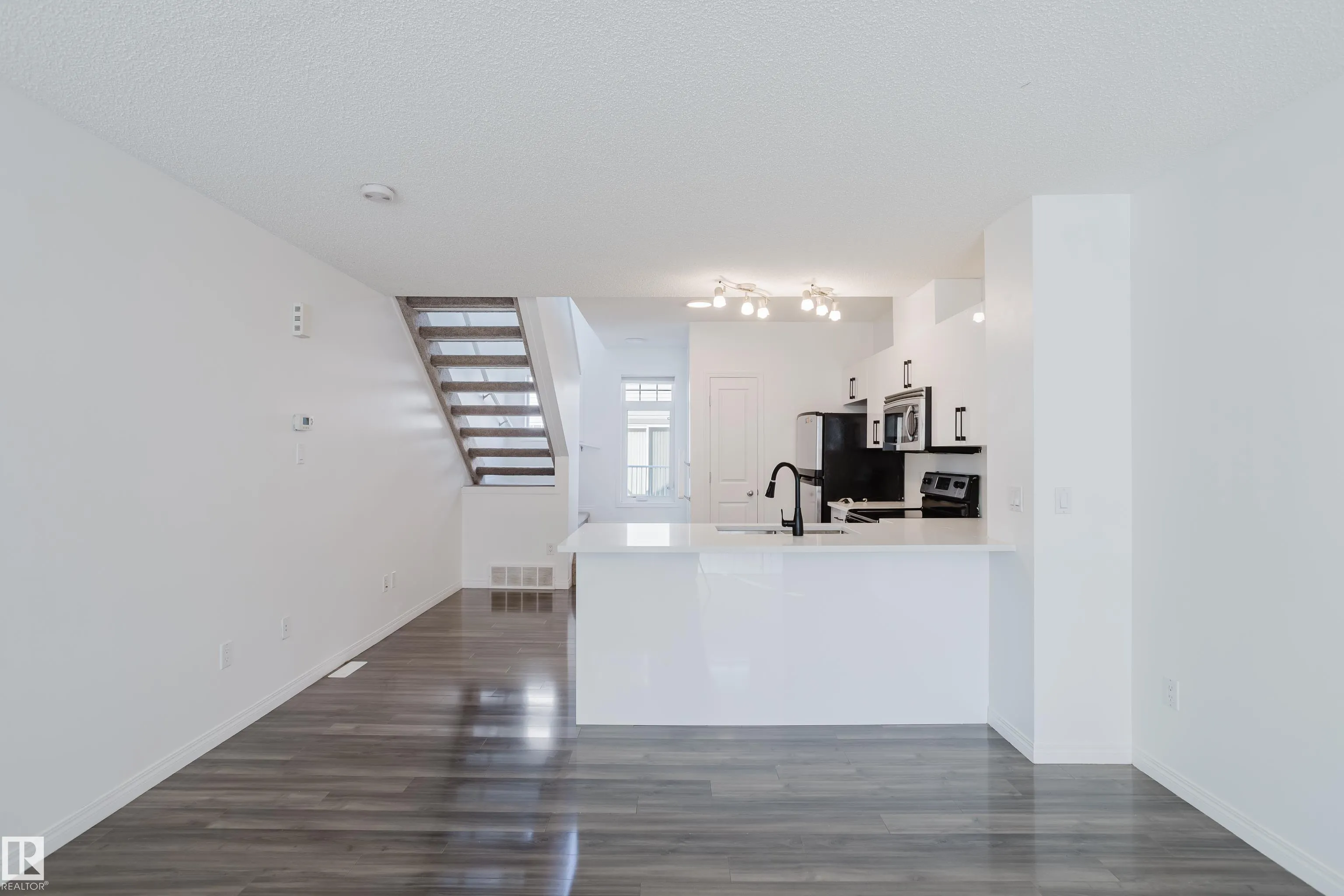 465 Hemingway Road