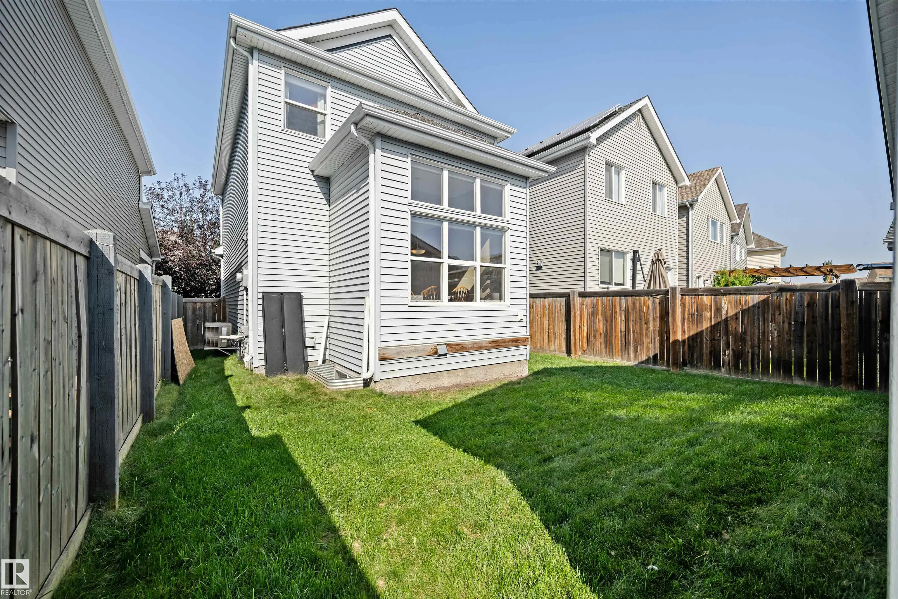 1319 74 Street