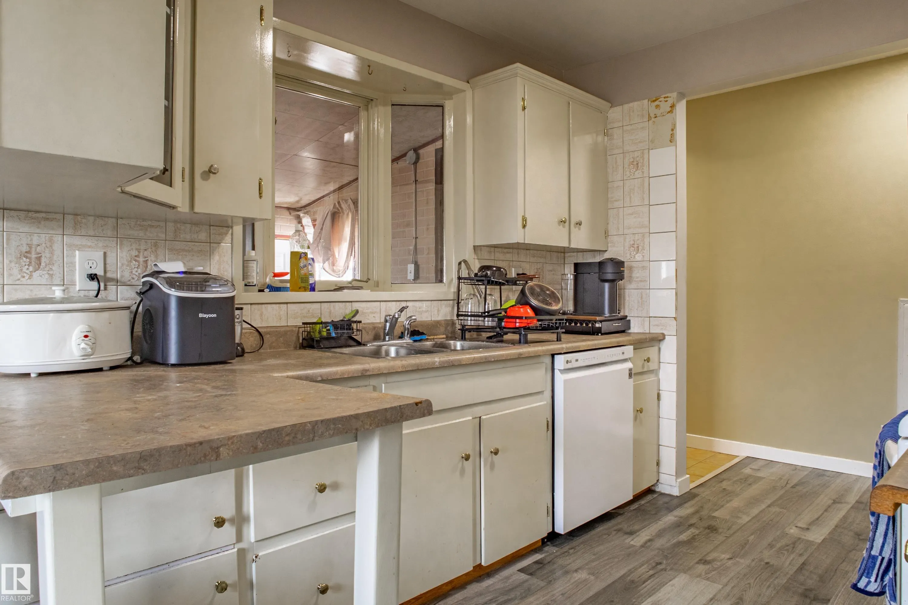 5453 EASTVIEW Crescent