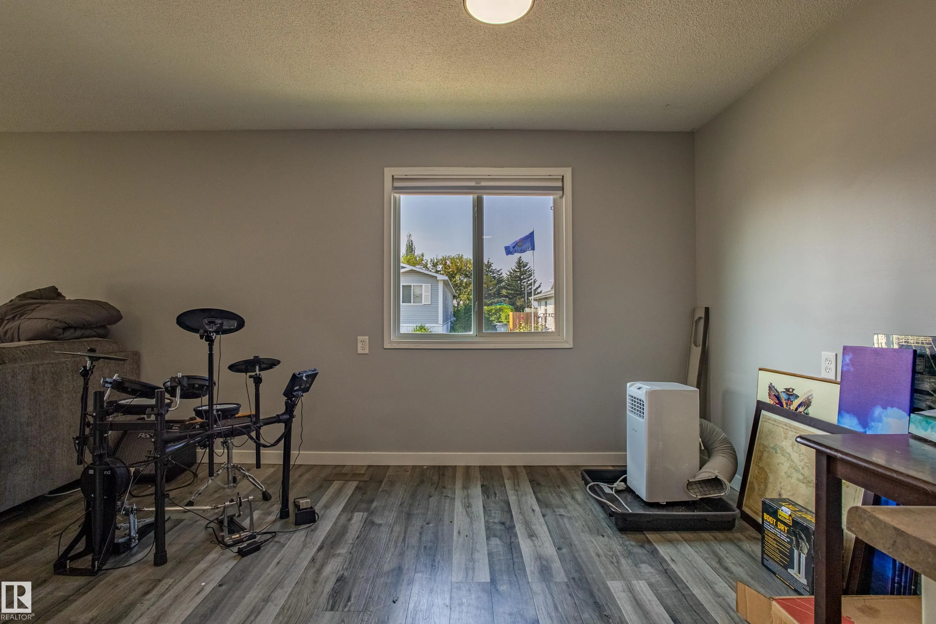 5453 EASTVIEW Crescent