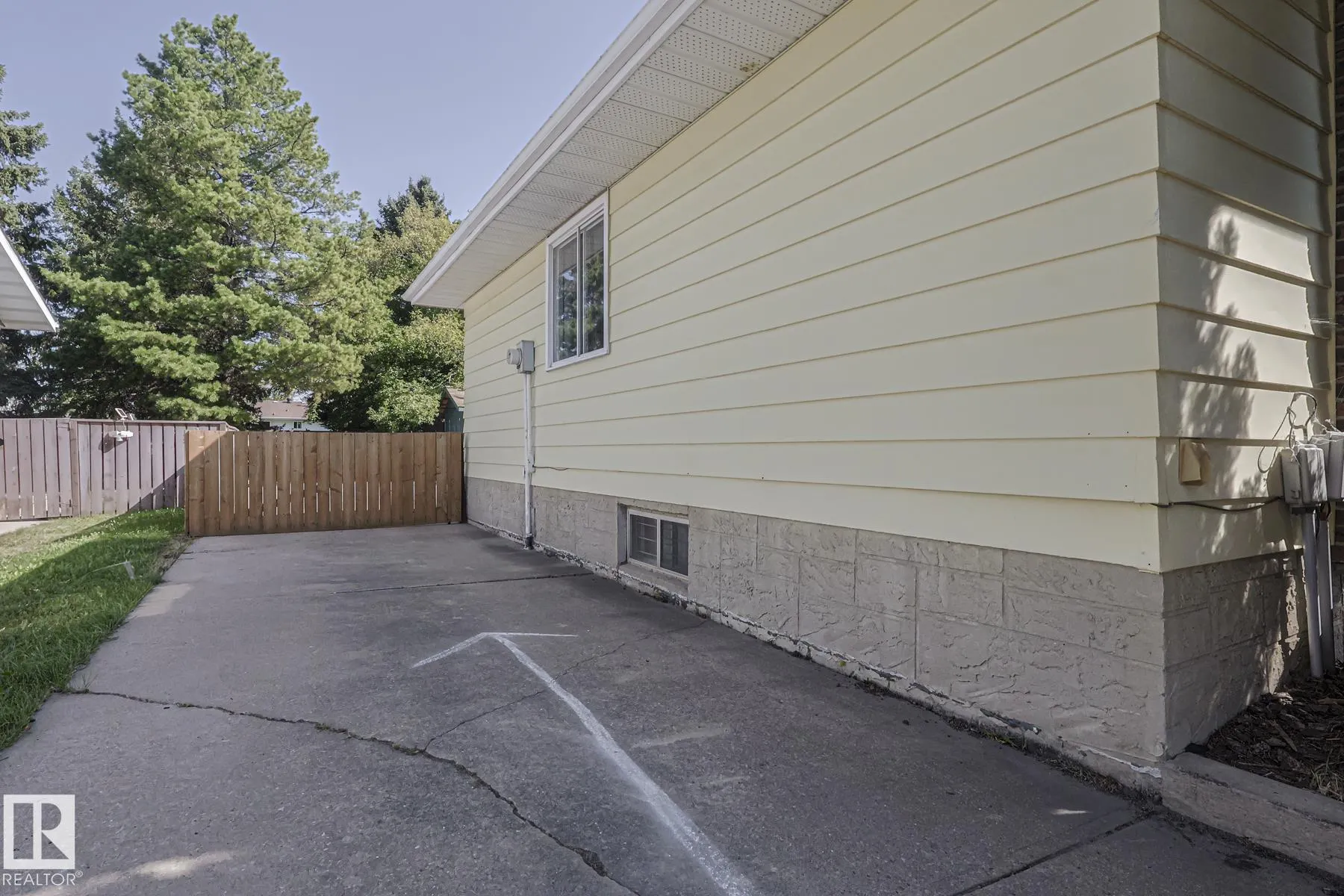 3135 74 Street