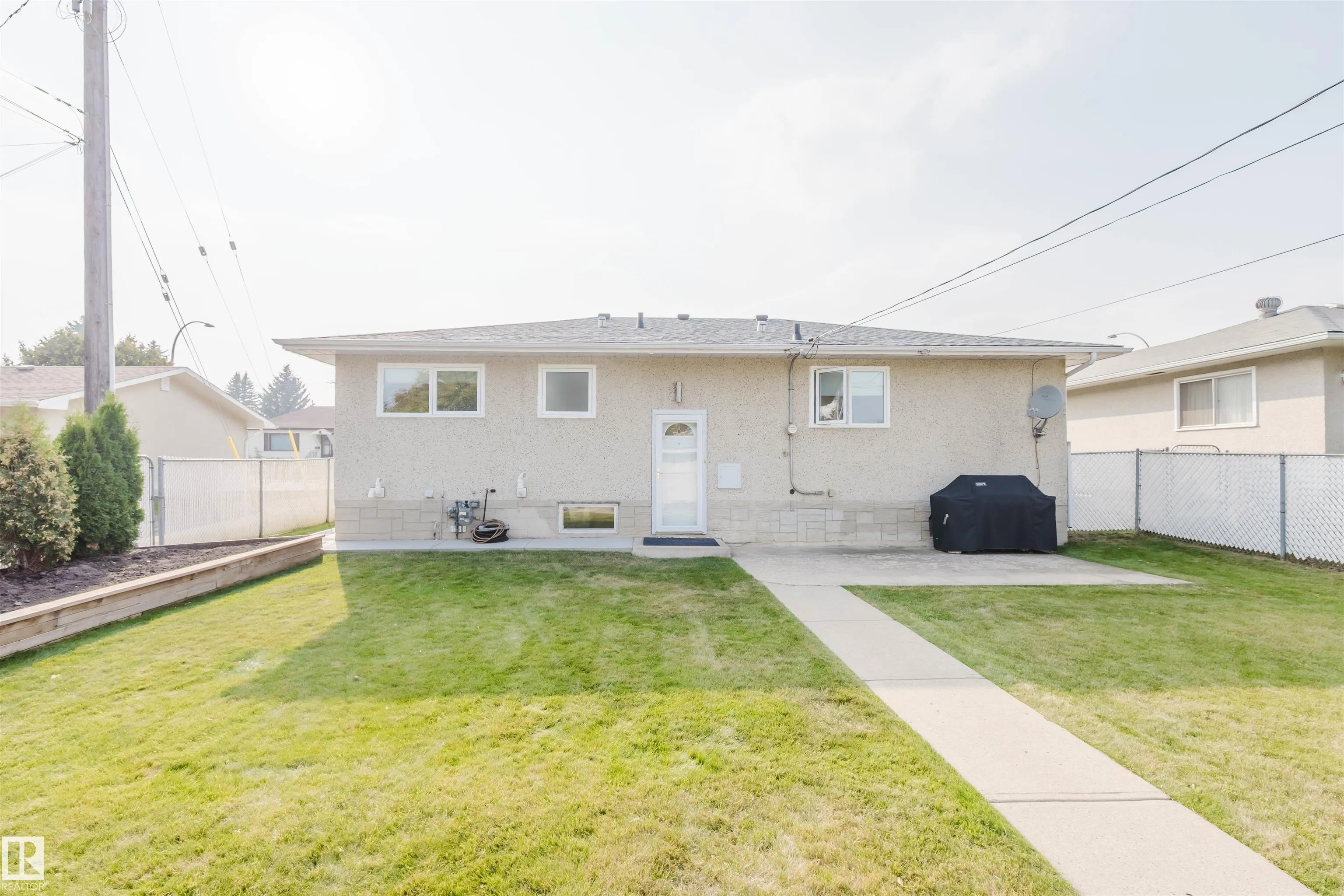 8607 73 Street