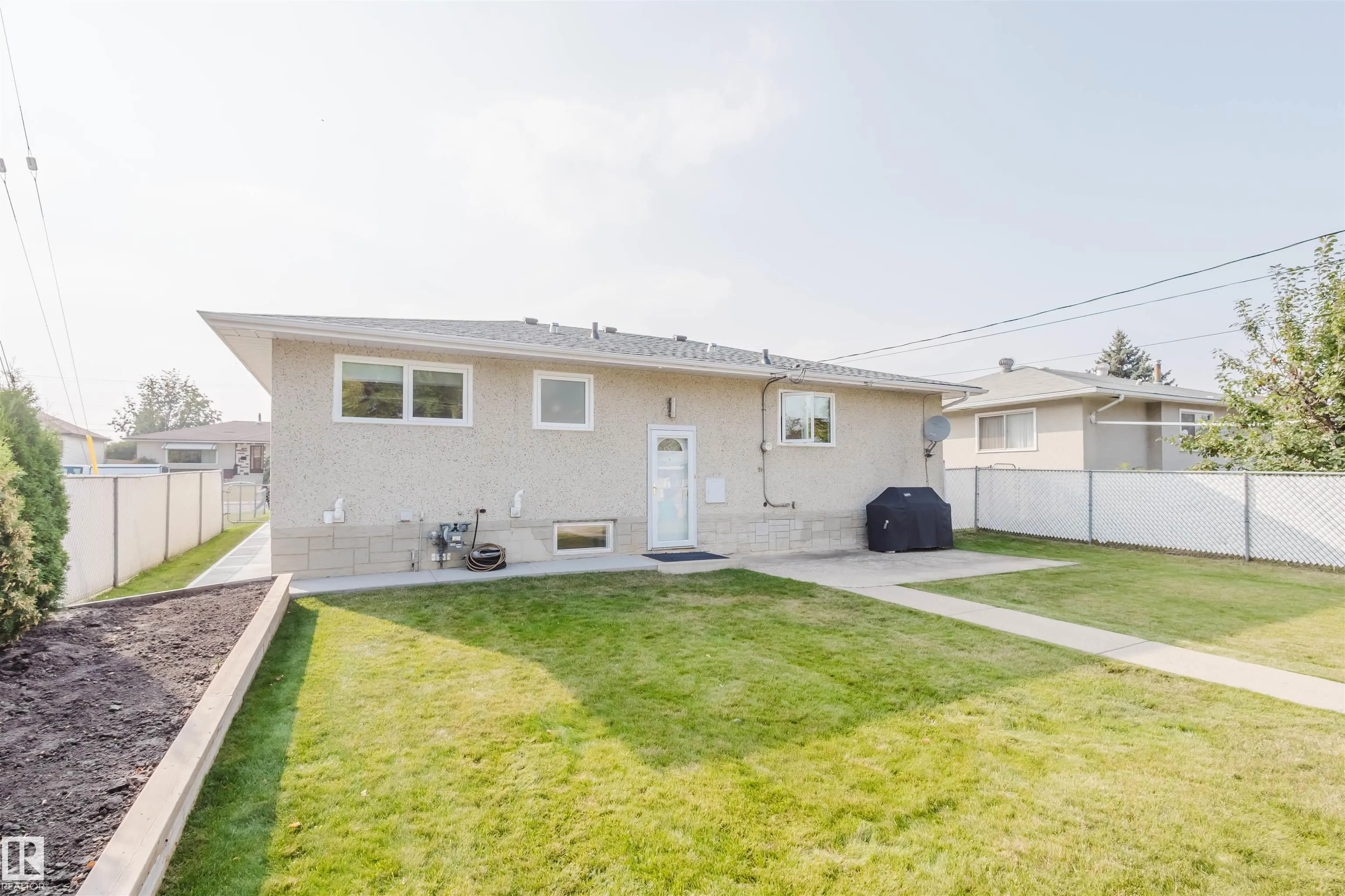 8607 73 Street