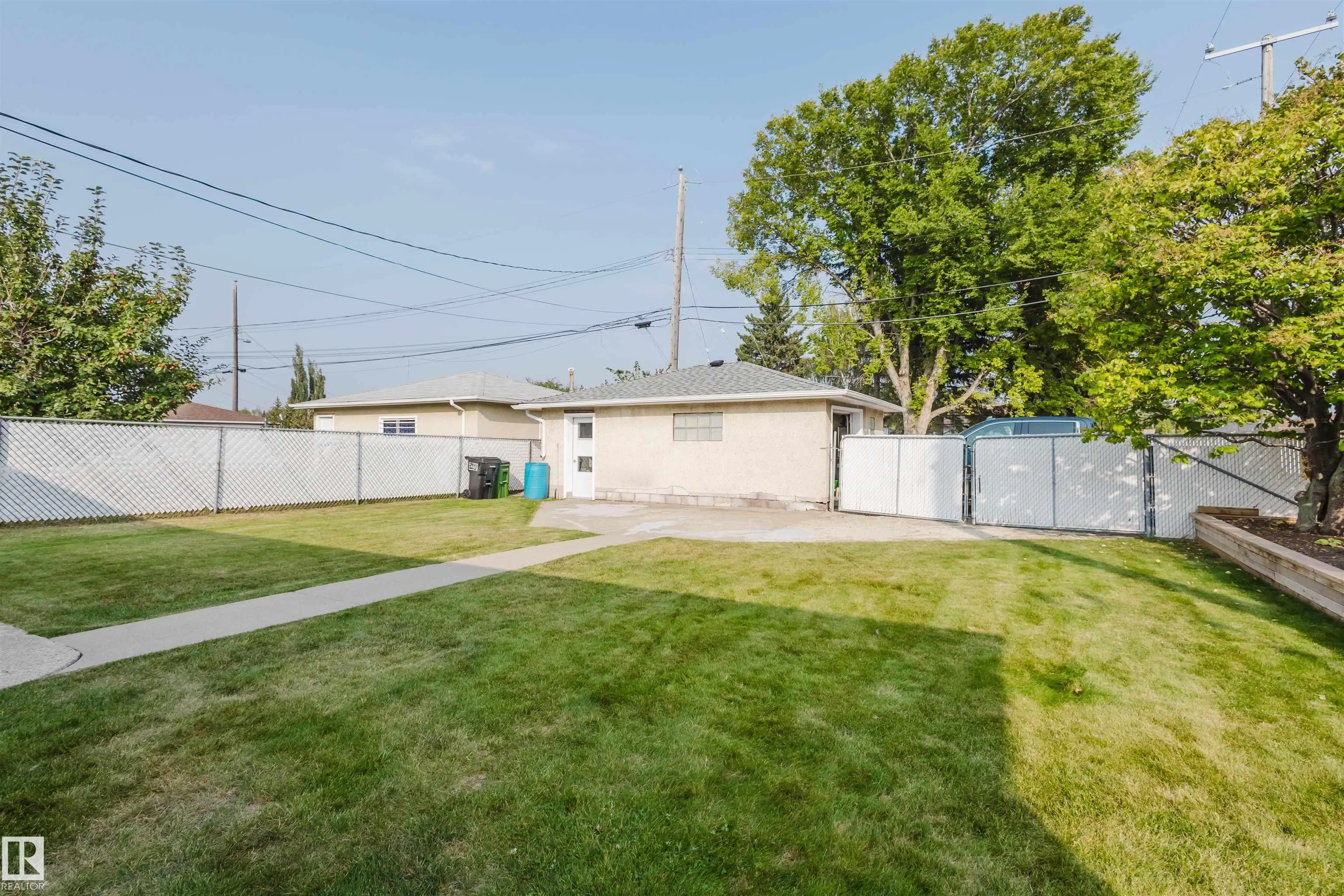 8607 73 Street