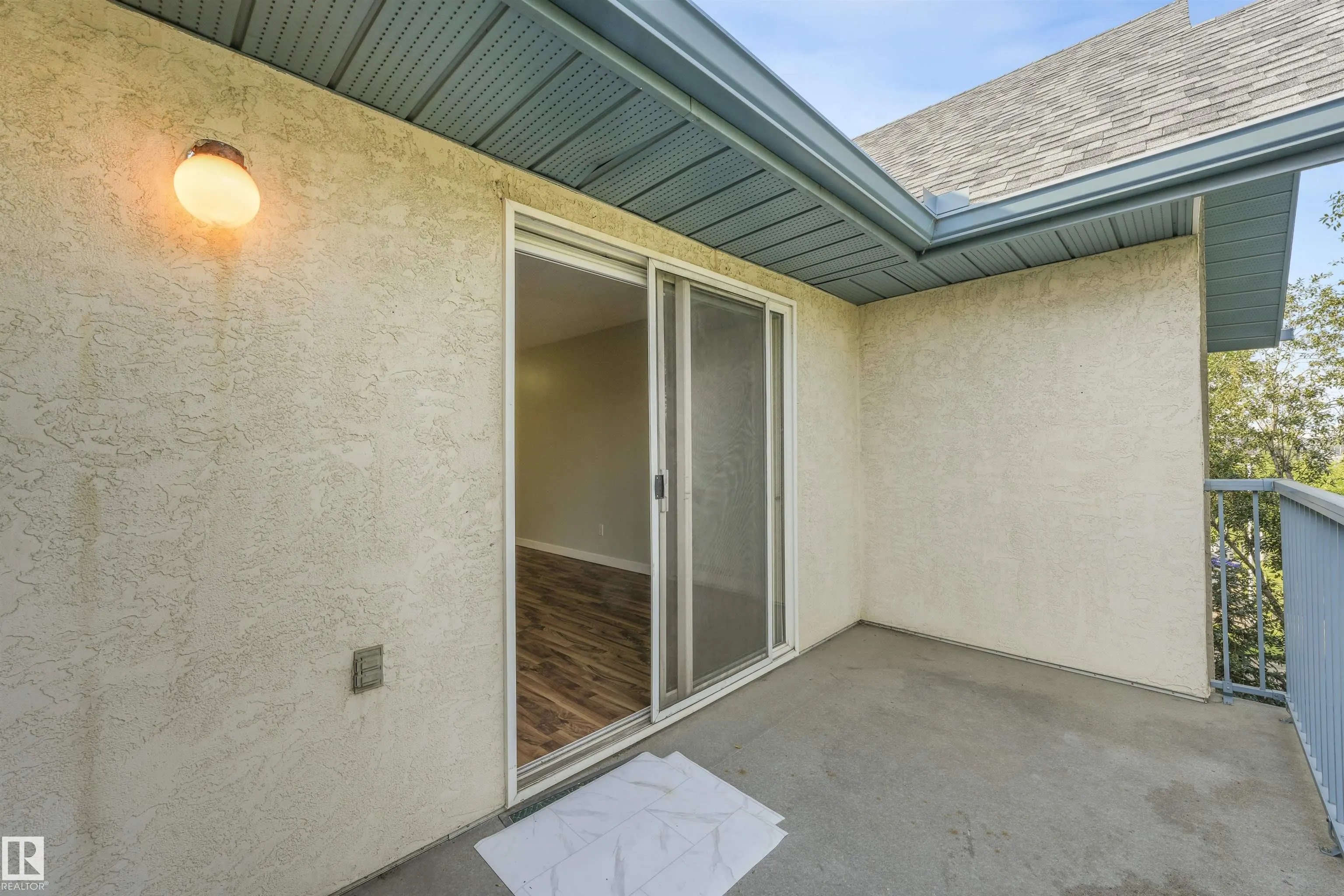2520 50 Street