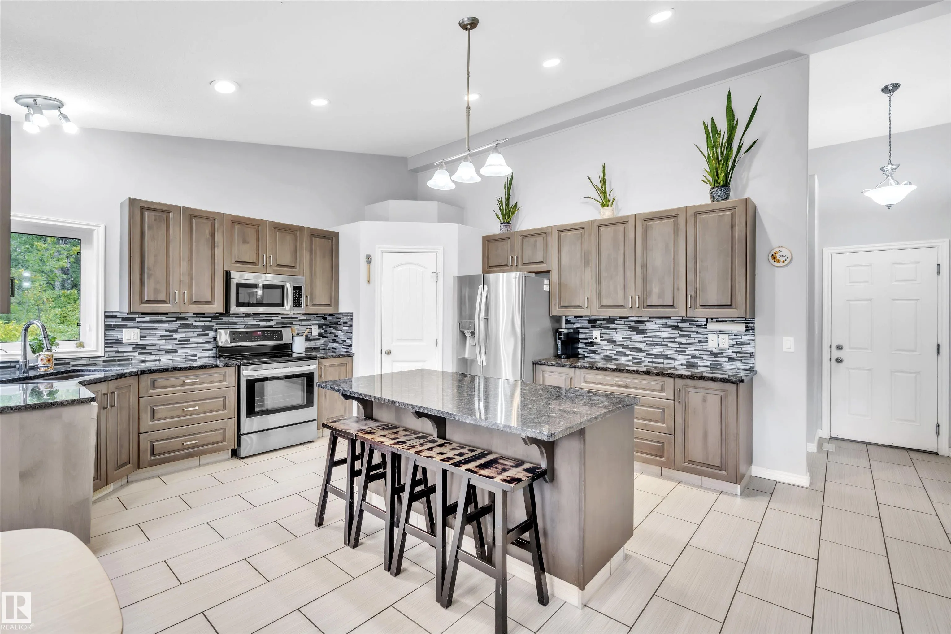 102 62212 Range Road 412