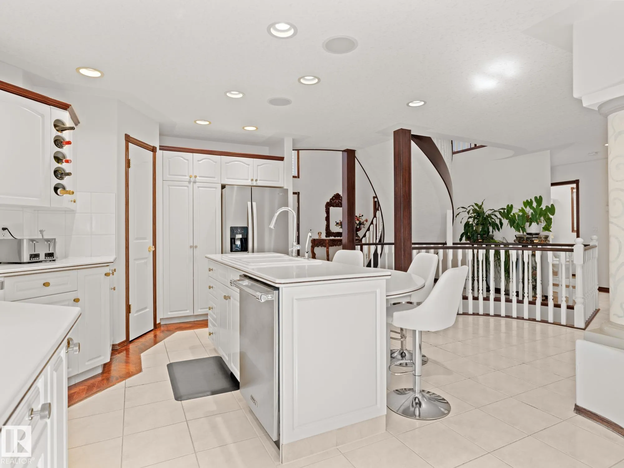 29 OAKDALE Place
