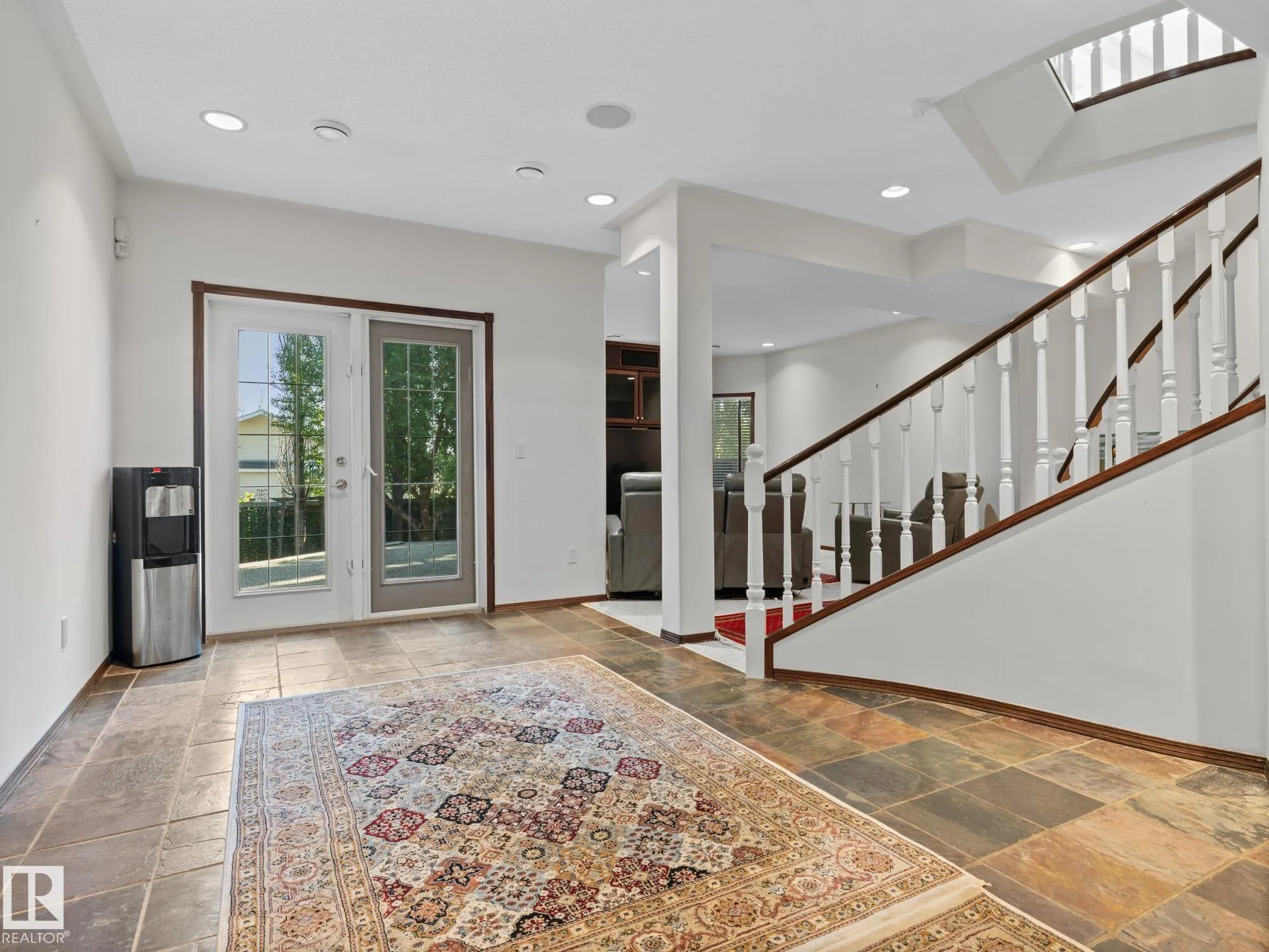 29 OAKDALE Place