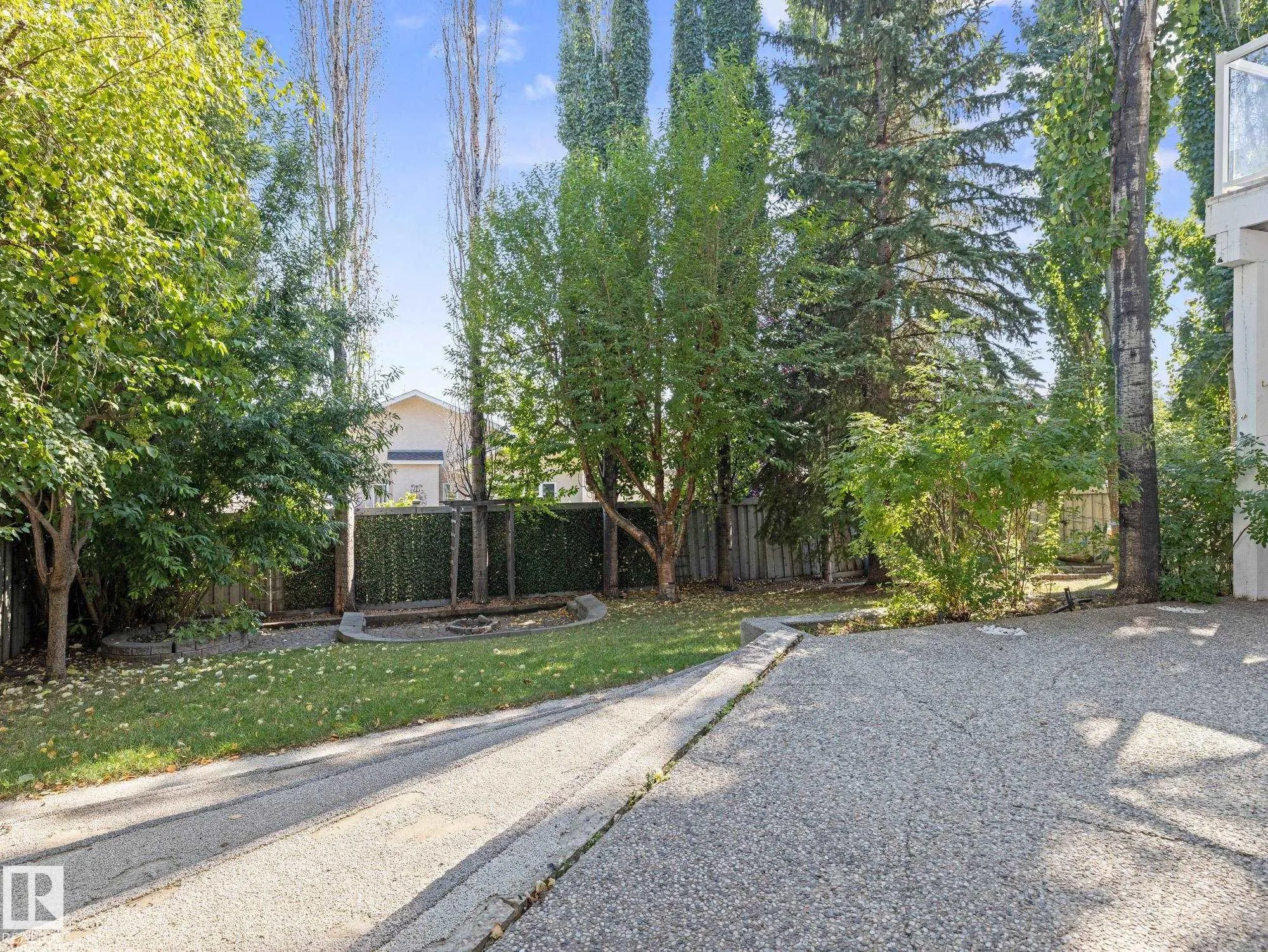 29 OAKDALE Place