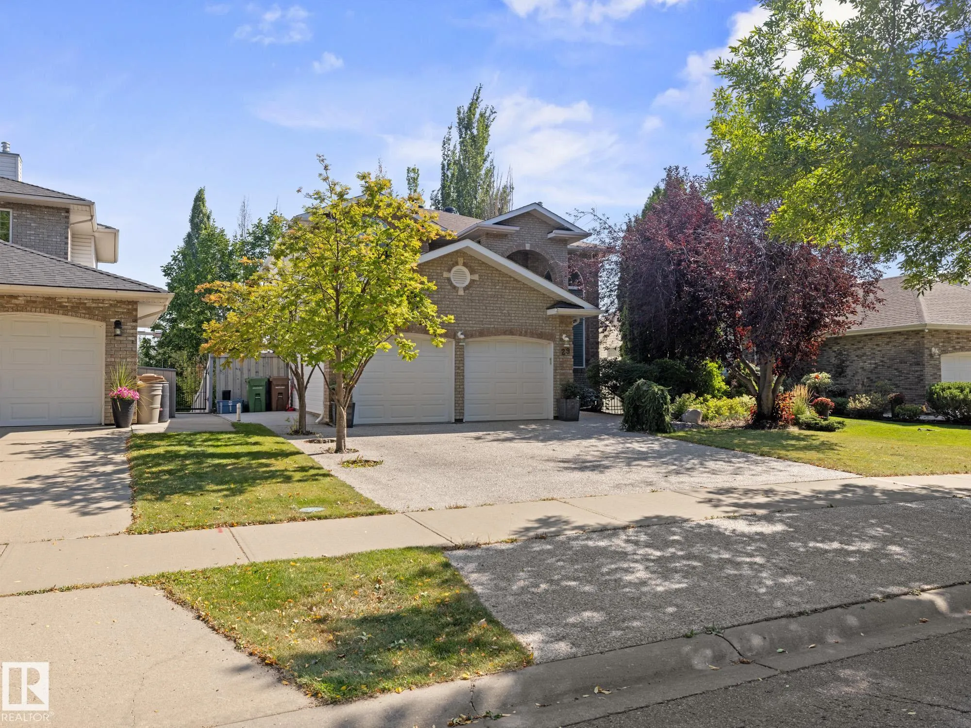 29 OAKDALE Place