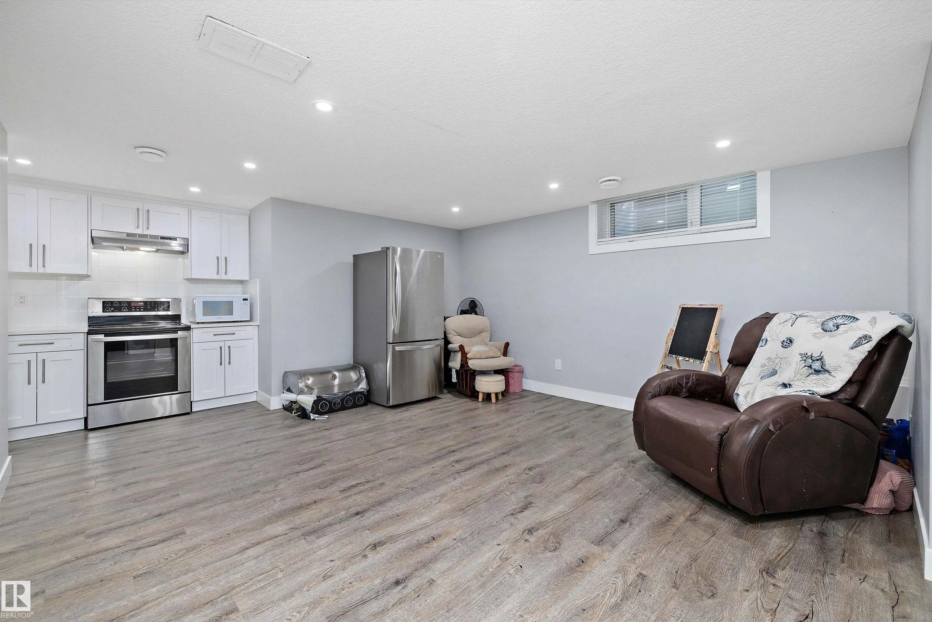 3380 CHICKADEE Drive