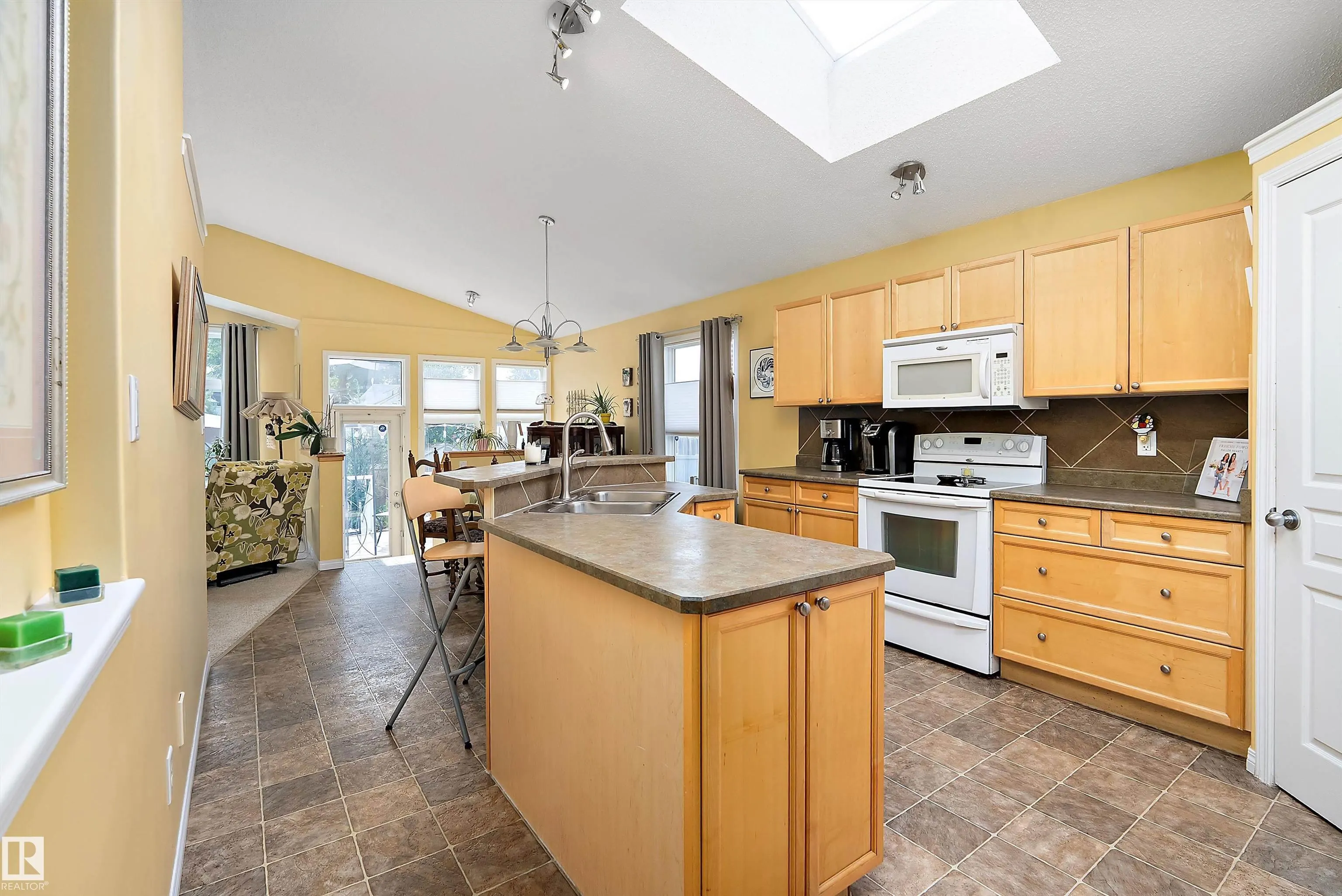 9 ASHGROVE Drive