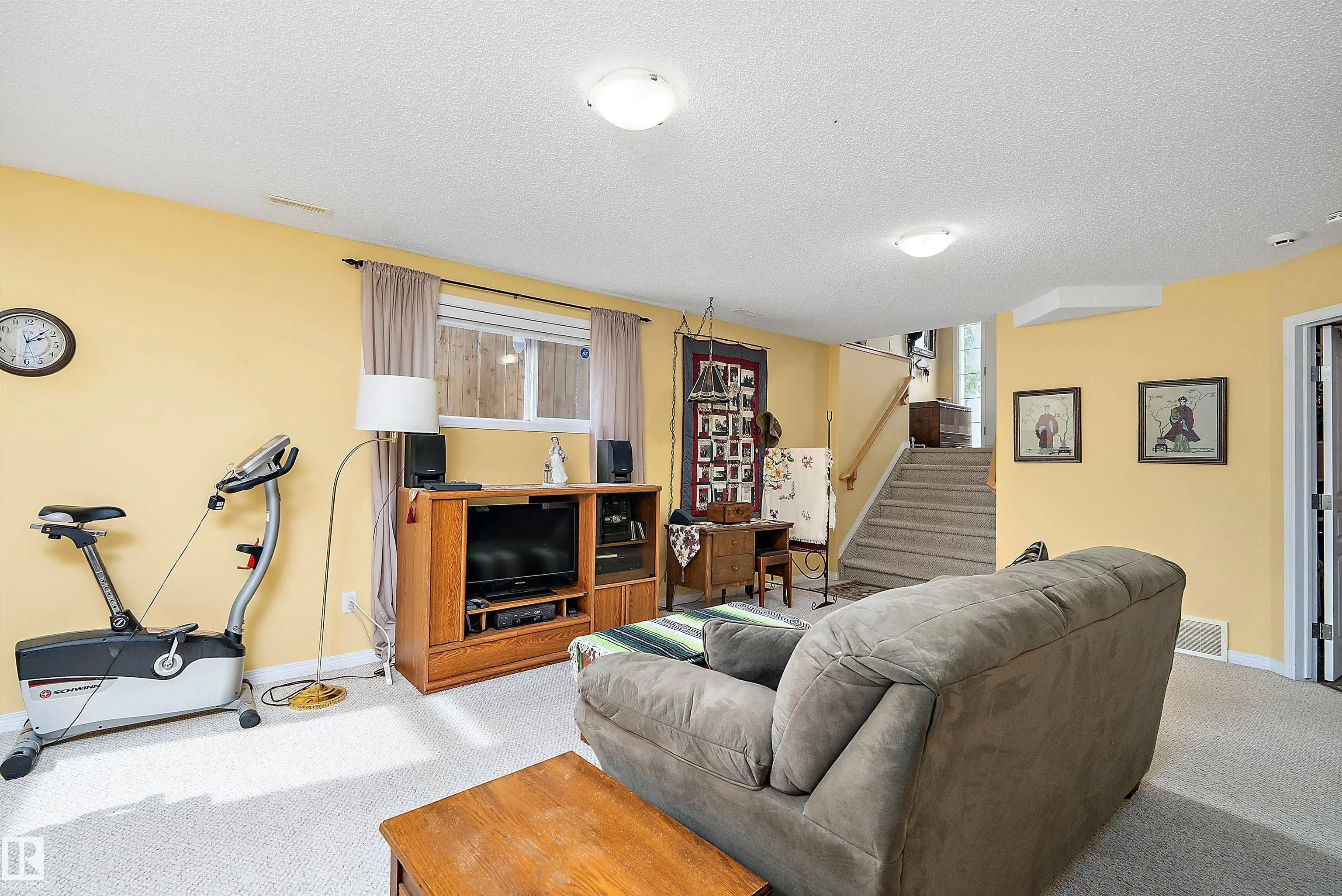 9 ASHGROVE Drive