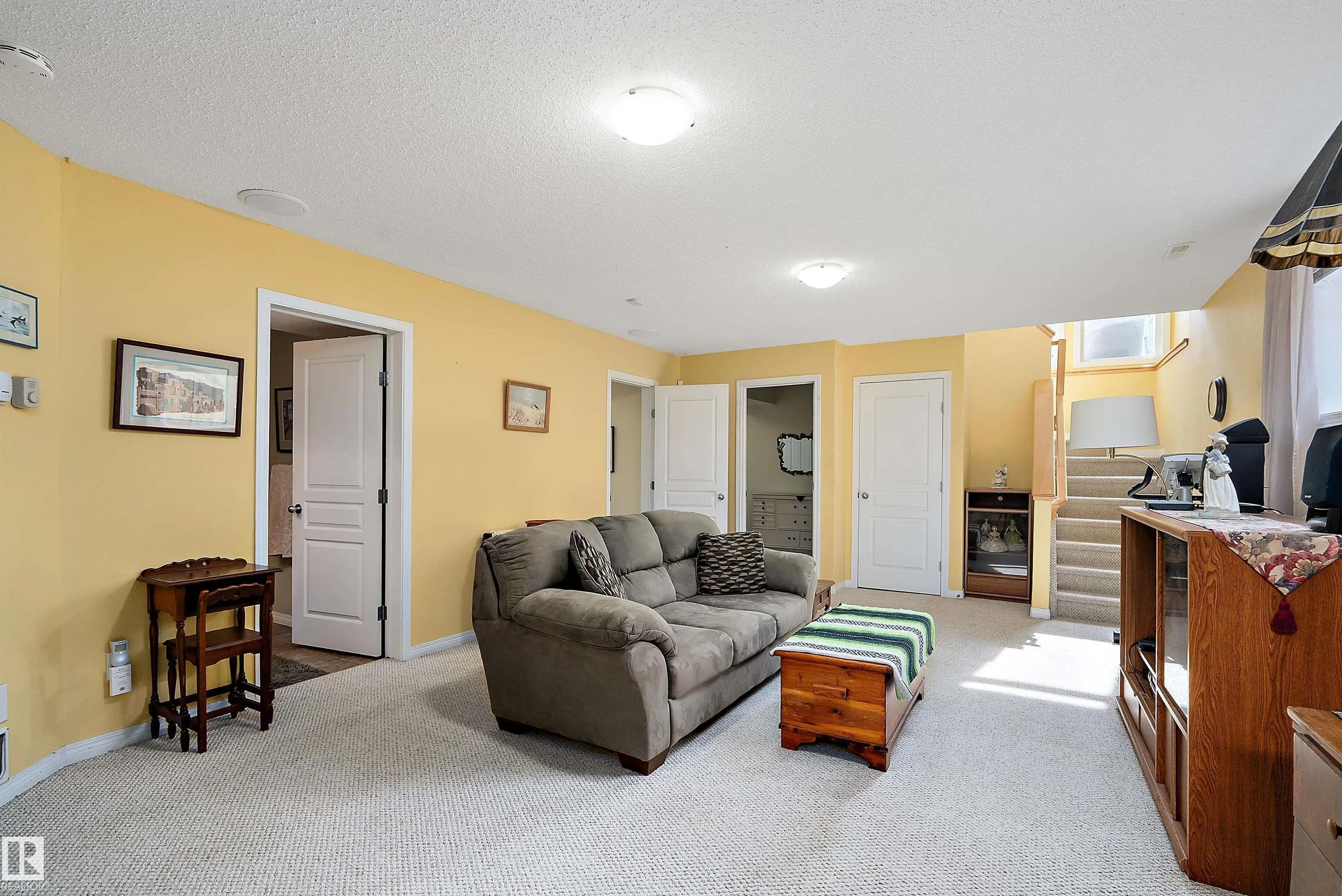 9 ASHGROVE Drive