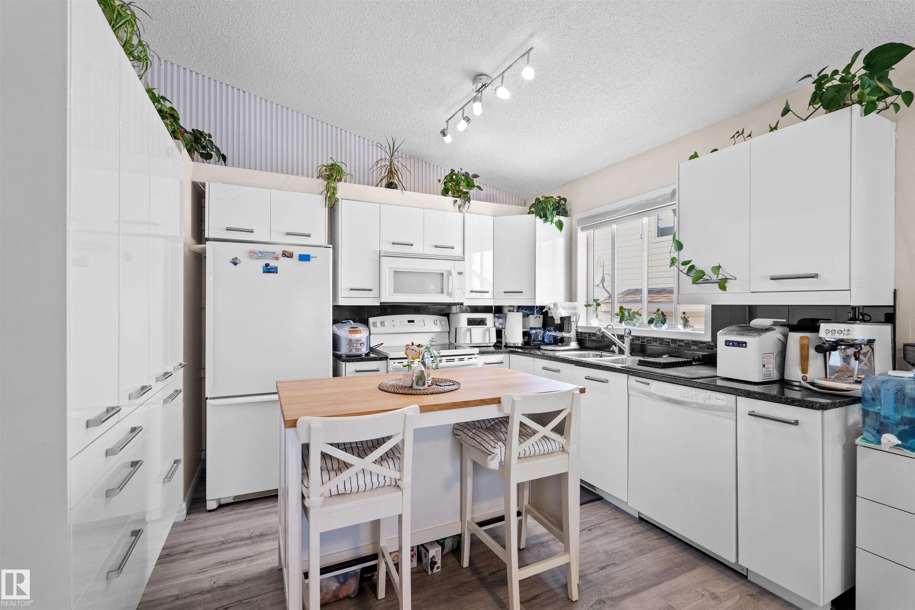 333 DECHENE Way