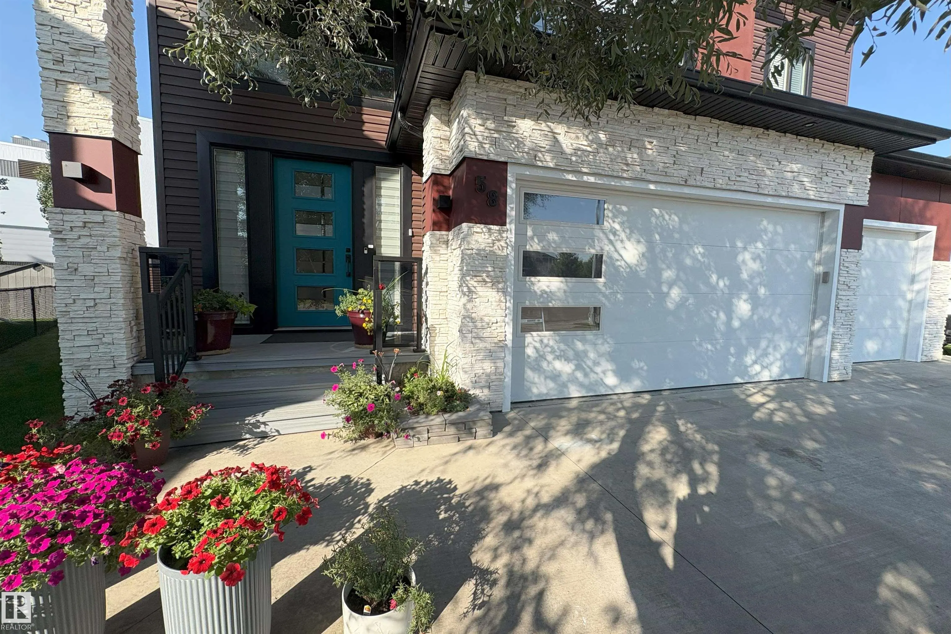 58 LAMPLIGHT Drive