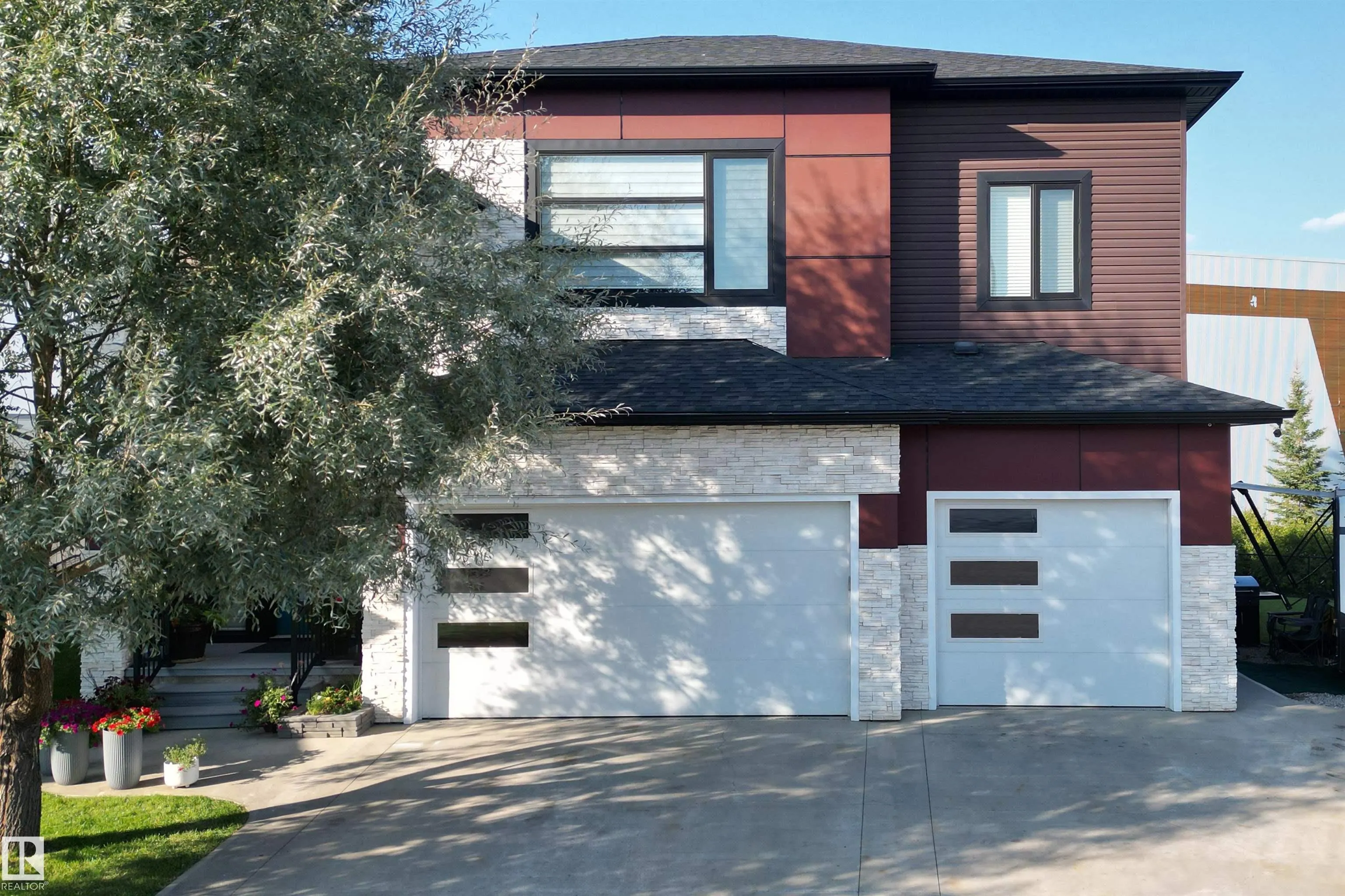 58 LAMPLIGHT Drive