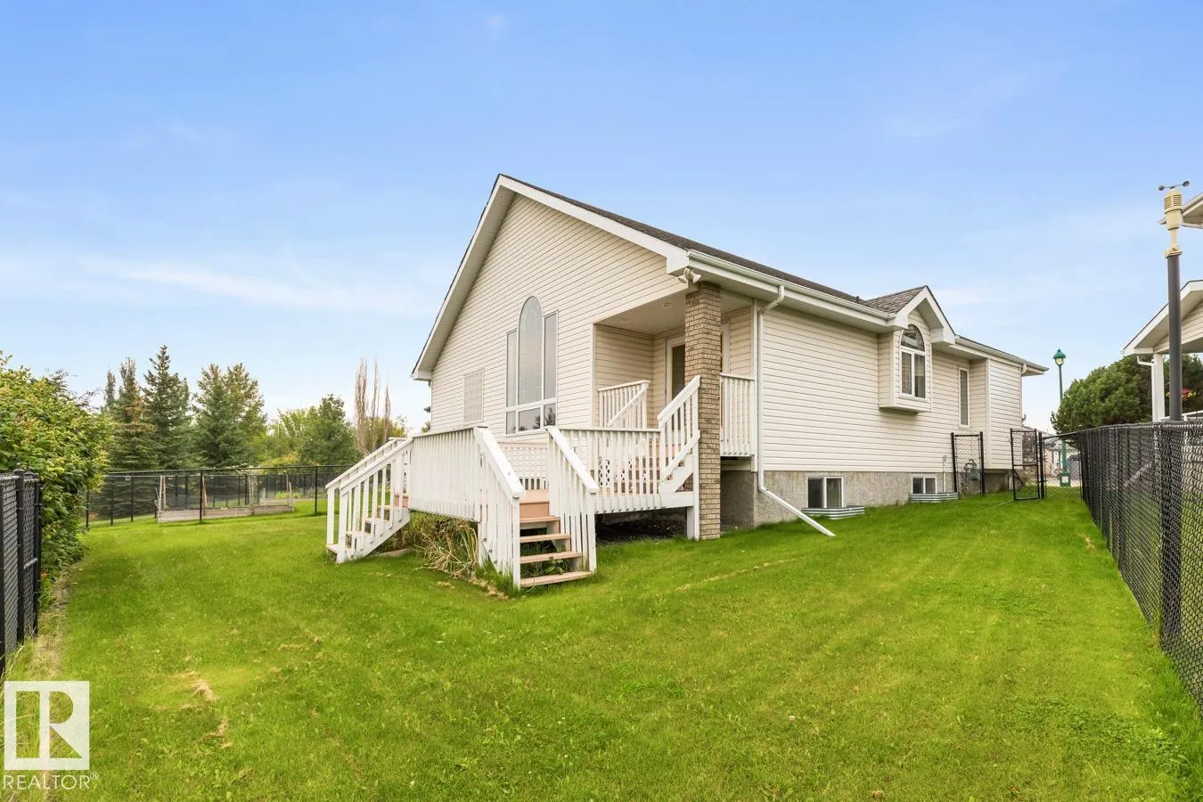 1113 HAYNES Close