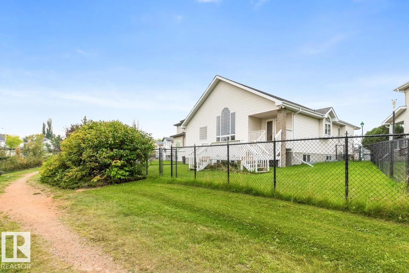 1113 HAYNES Close