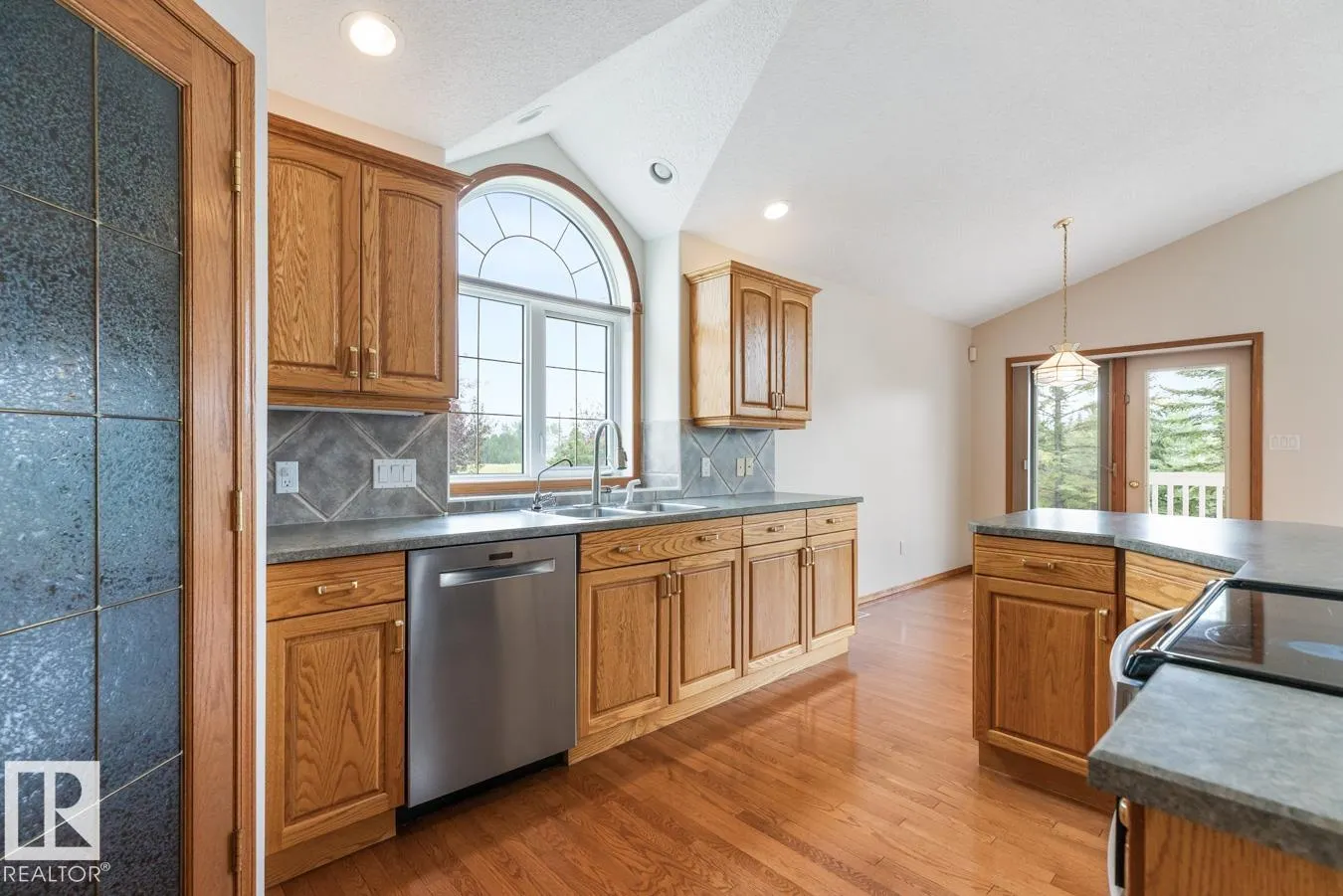 1113 HAYNES Close