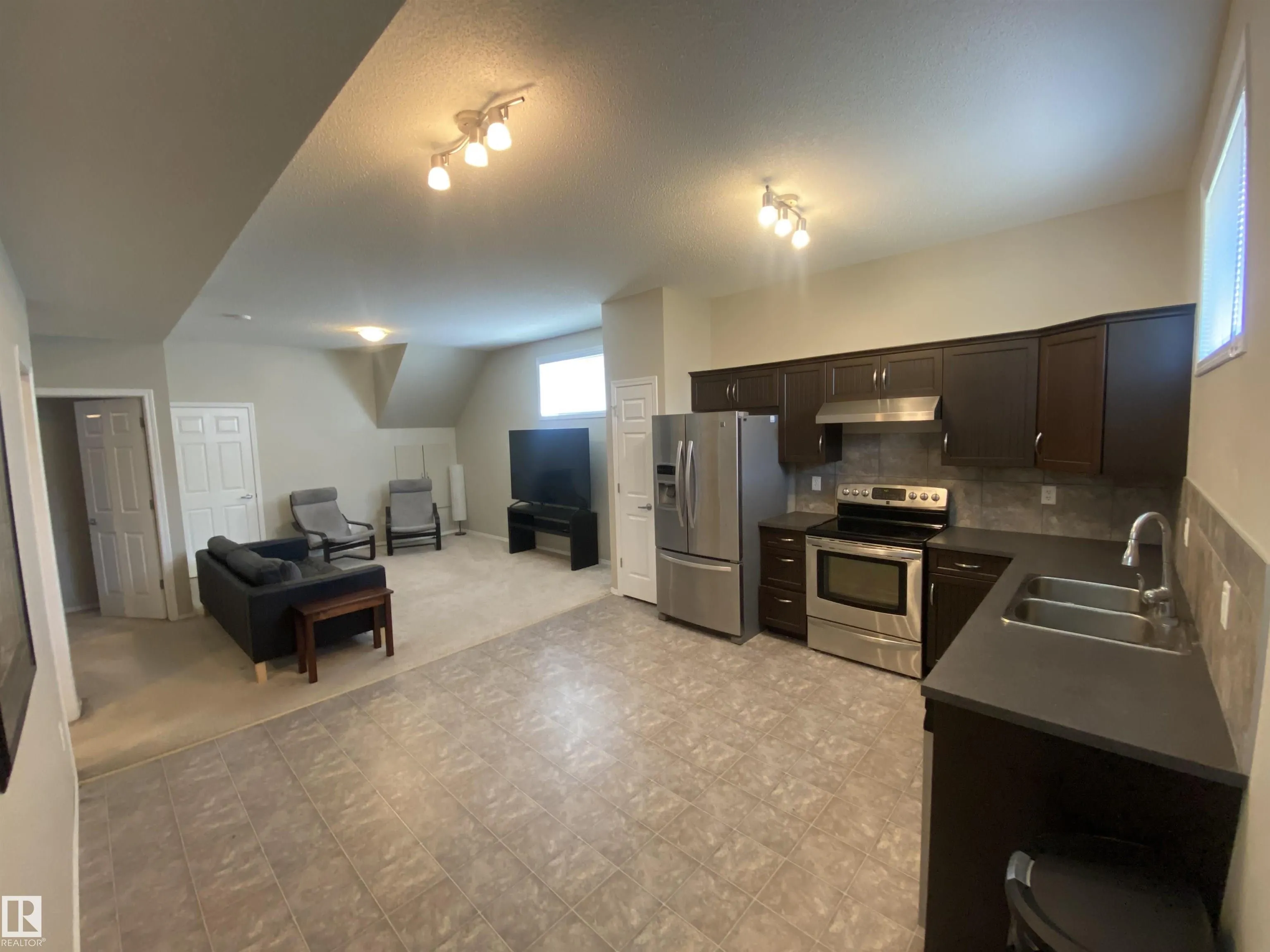 142 Selkirk Place