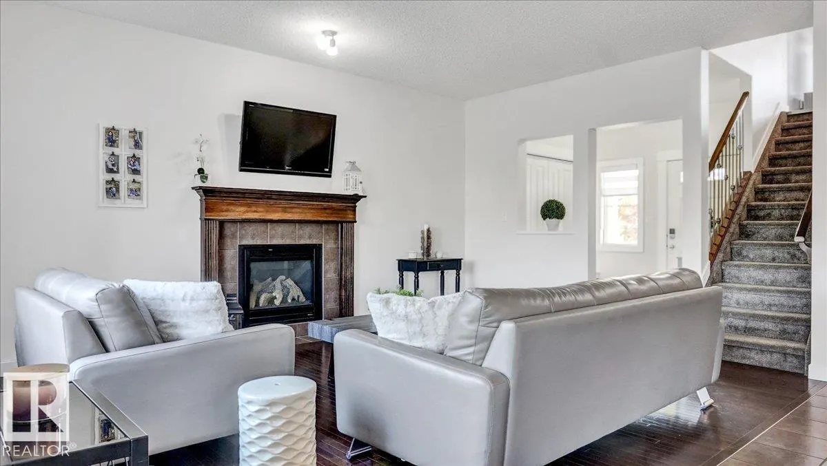 4058 CROWSNEST Crescent