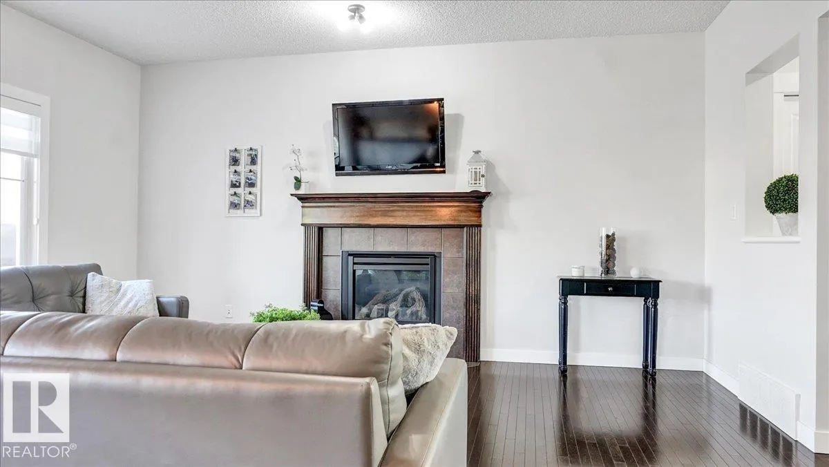 4058 CROWSNEST Crescent