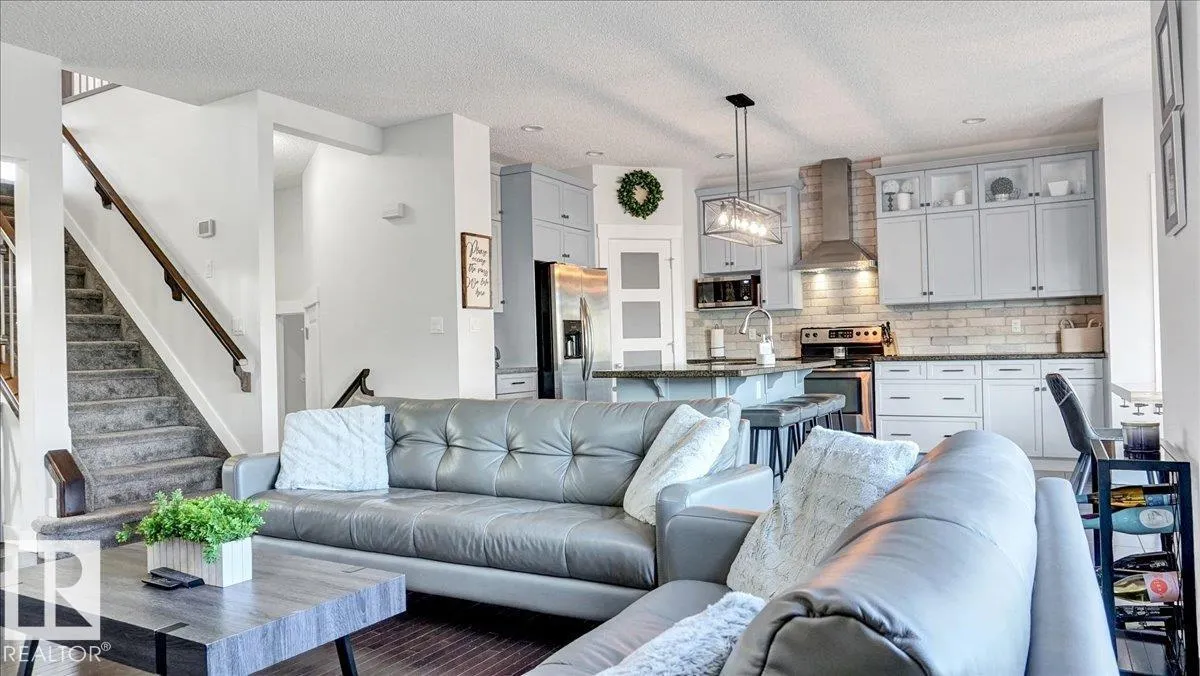 4058 CROWSNEST Crescent