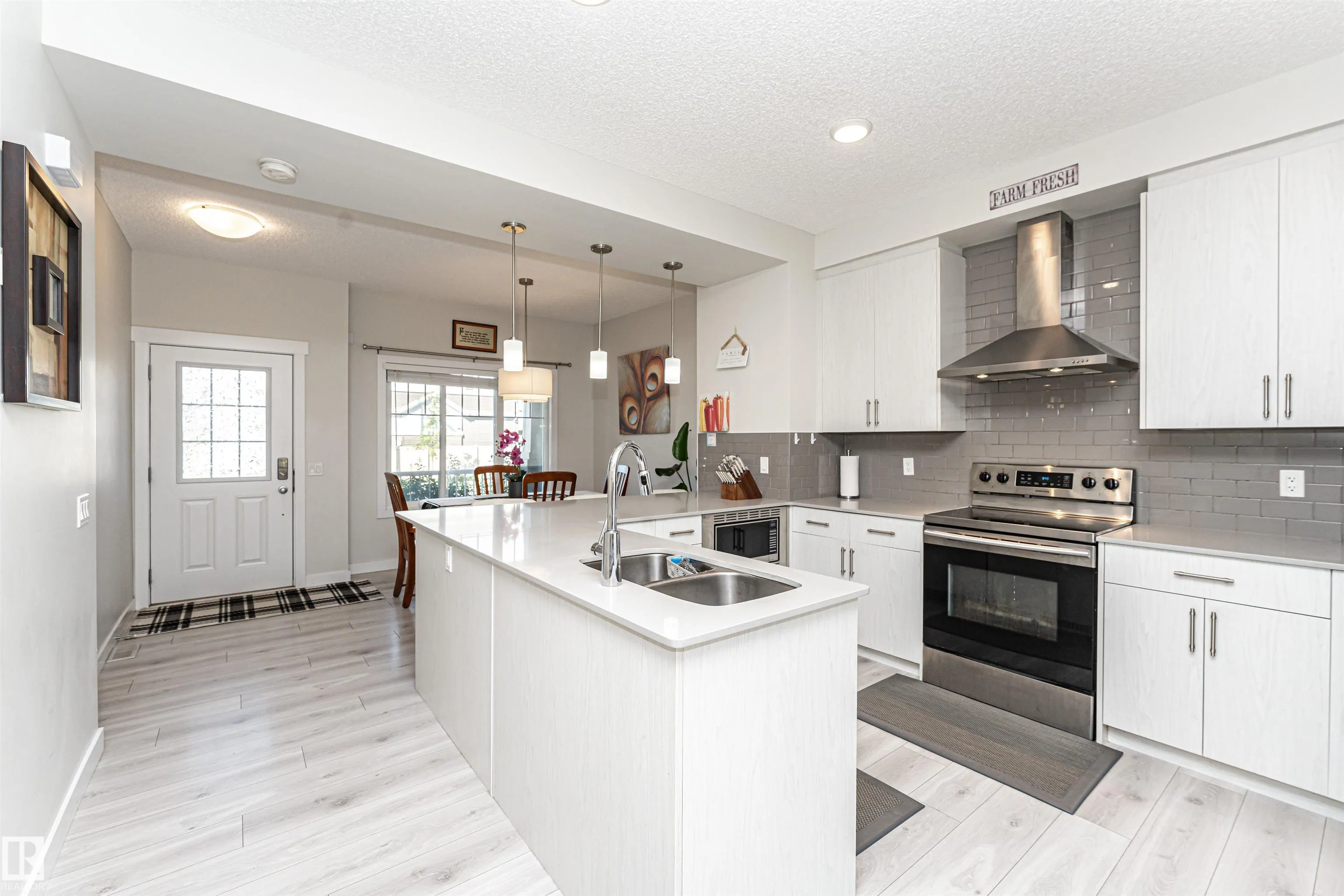 636 ORCHARDS Boulevard