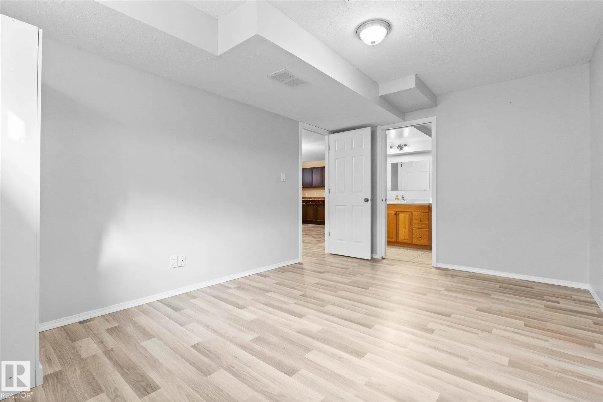 7 EGERLAND Place