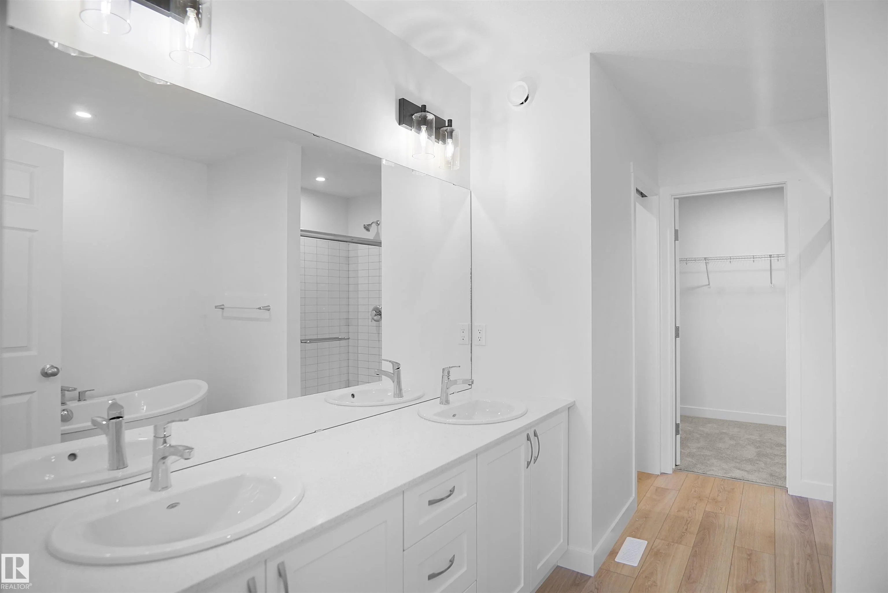 2603 15 Avenue
