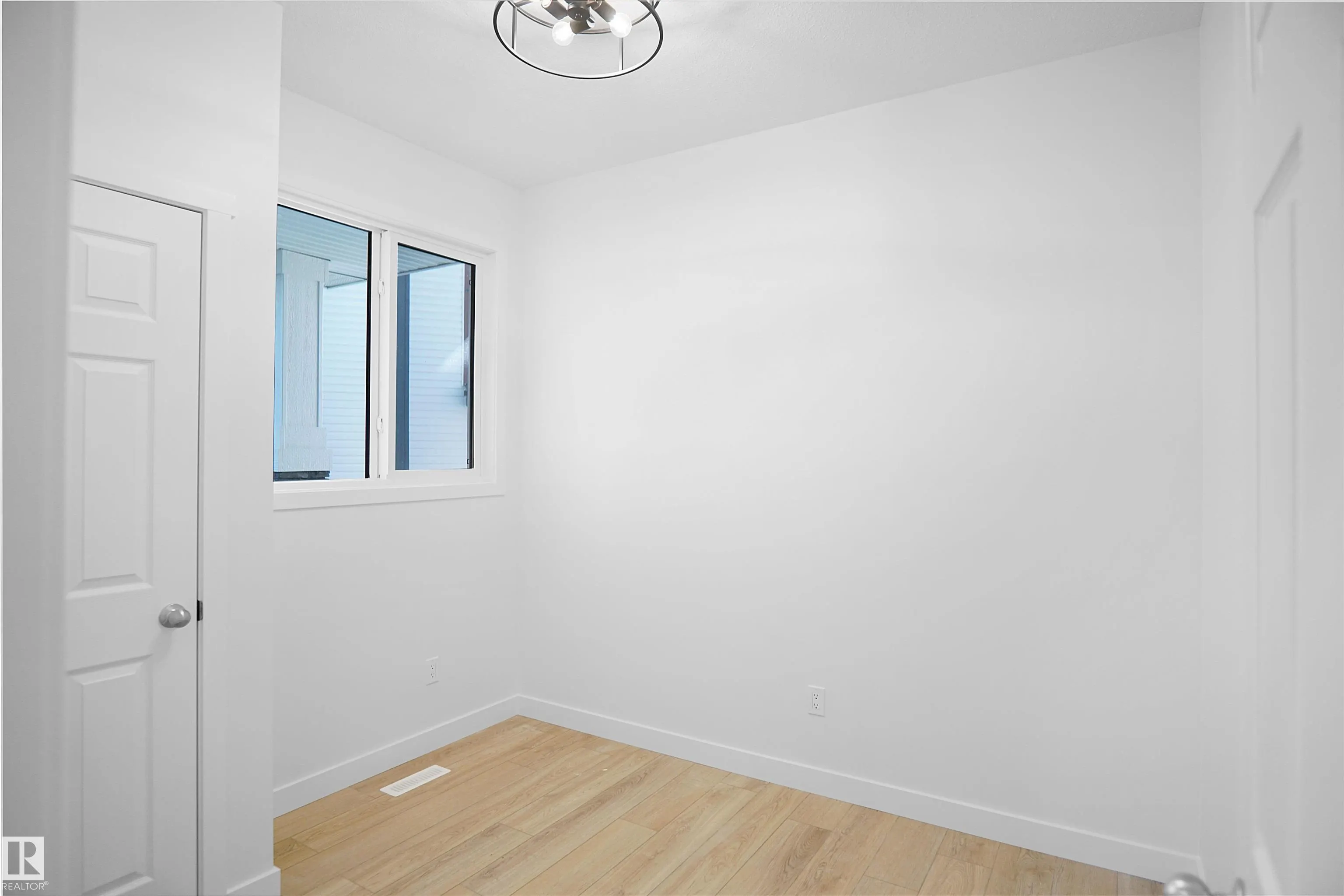 2603 15 Avenue