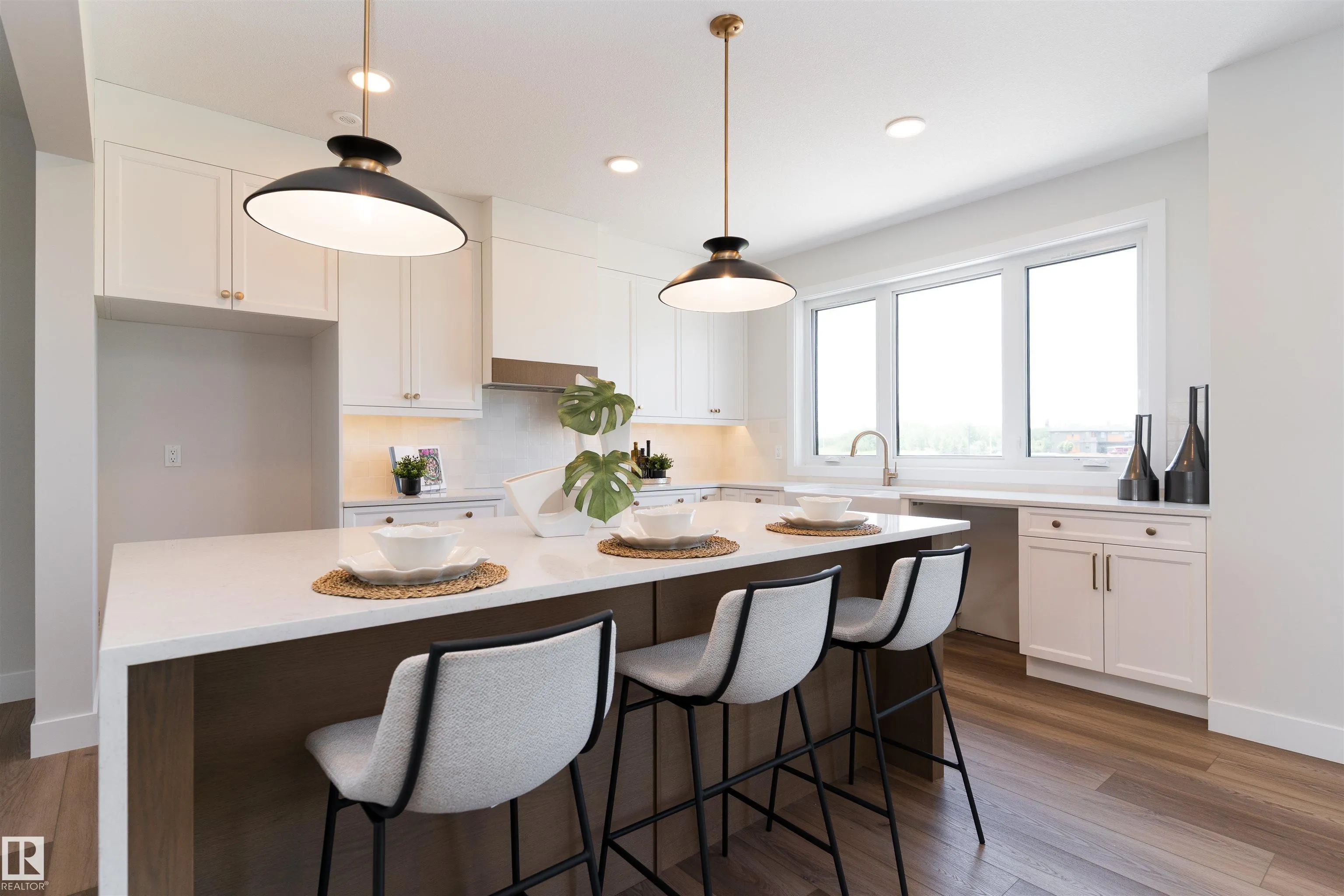 7121 MAY Crescent