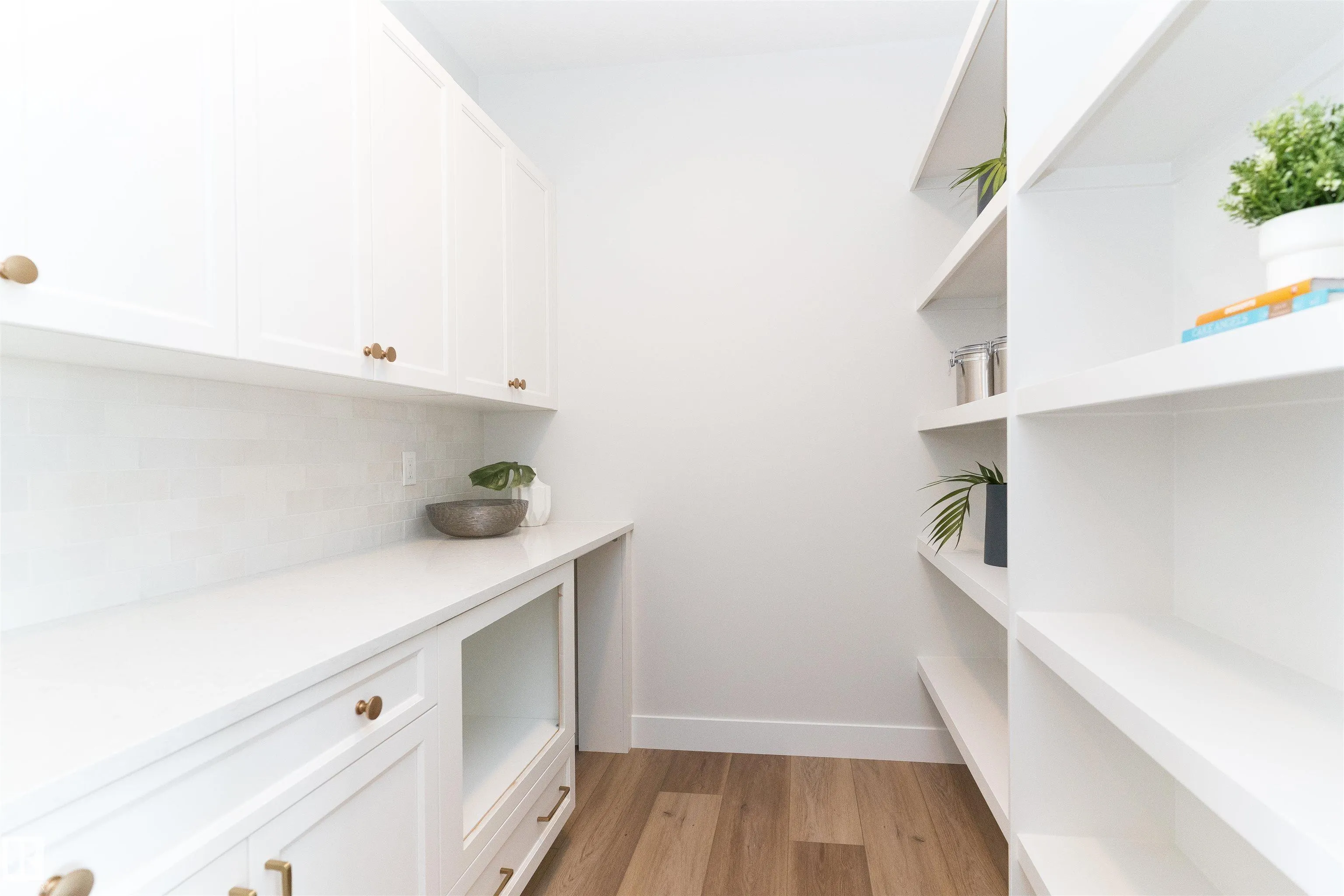 7121 MAY Crescent
