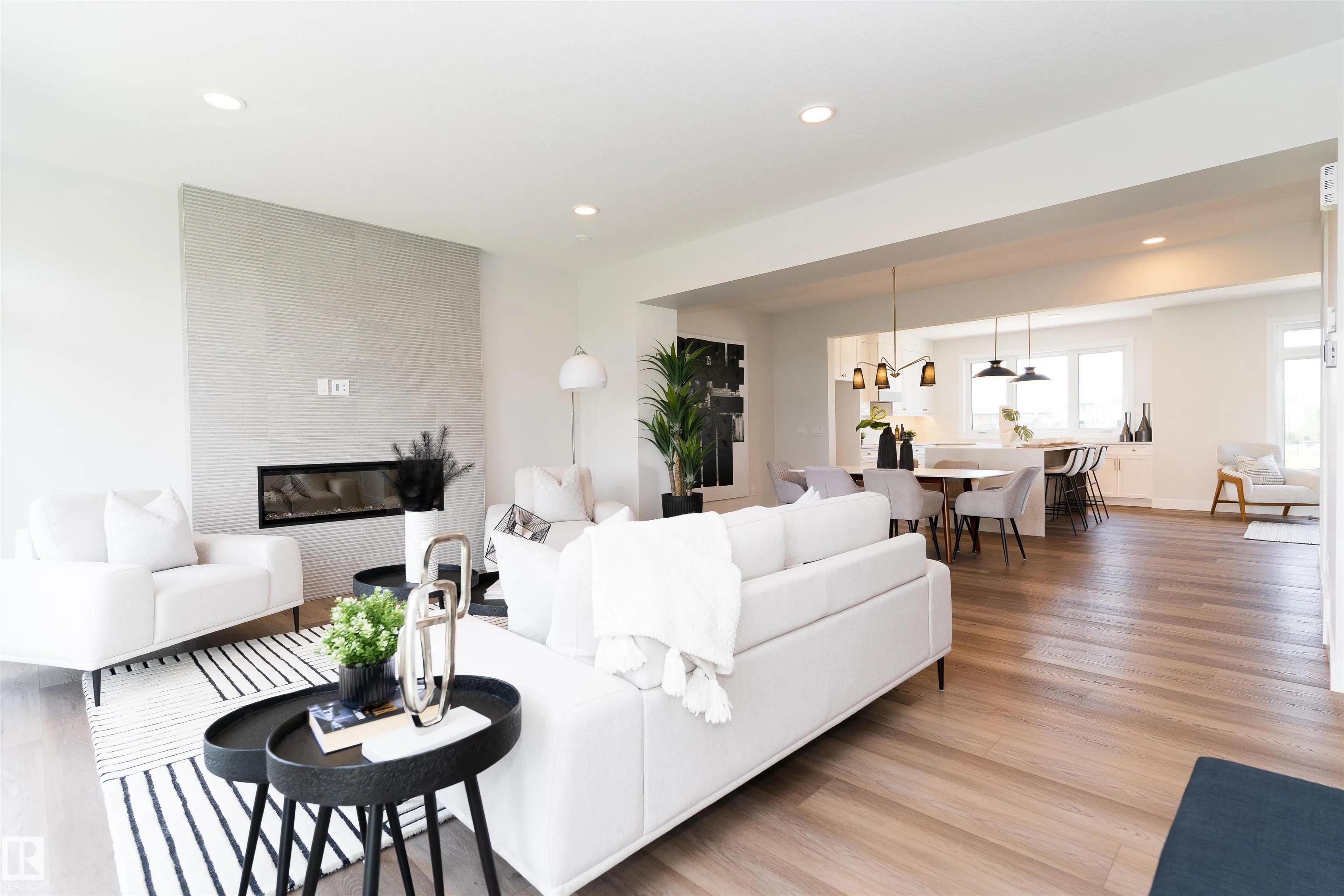 7121 MAY Crescent