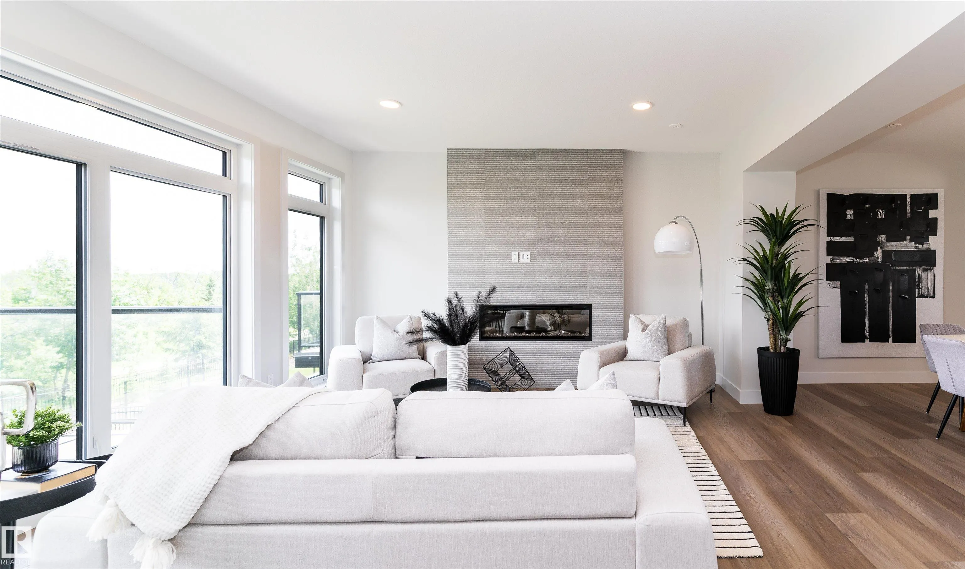 7121 MAY Crescent