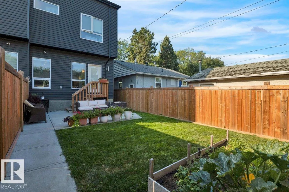 7736 80 Avenue