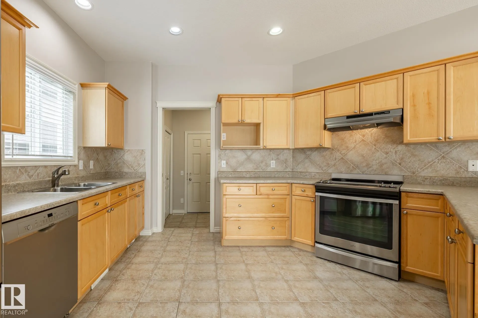 8 ERINDALE Close