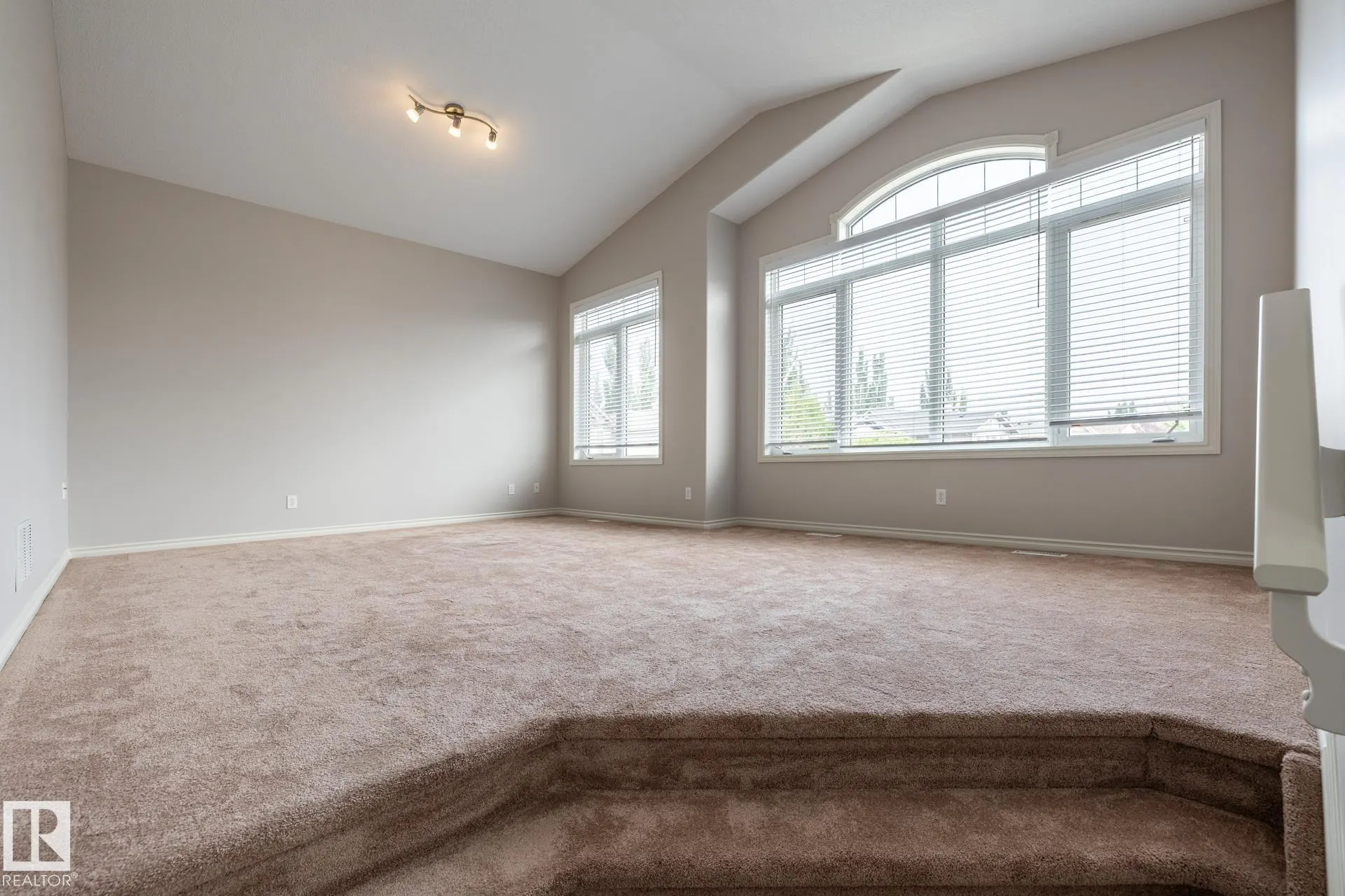 8 ERINDALE Close